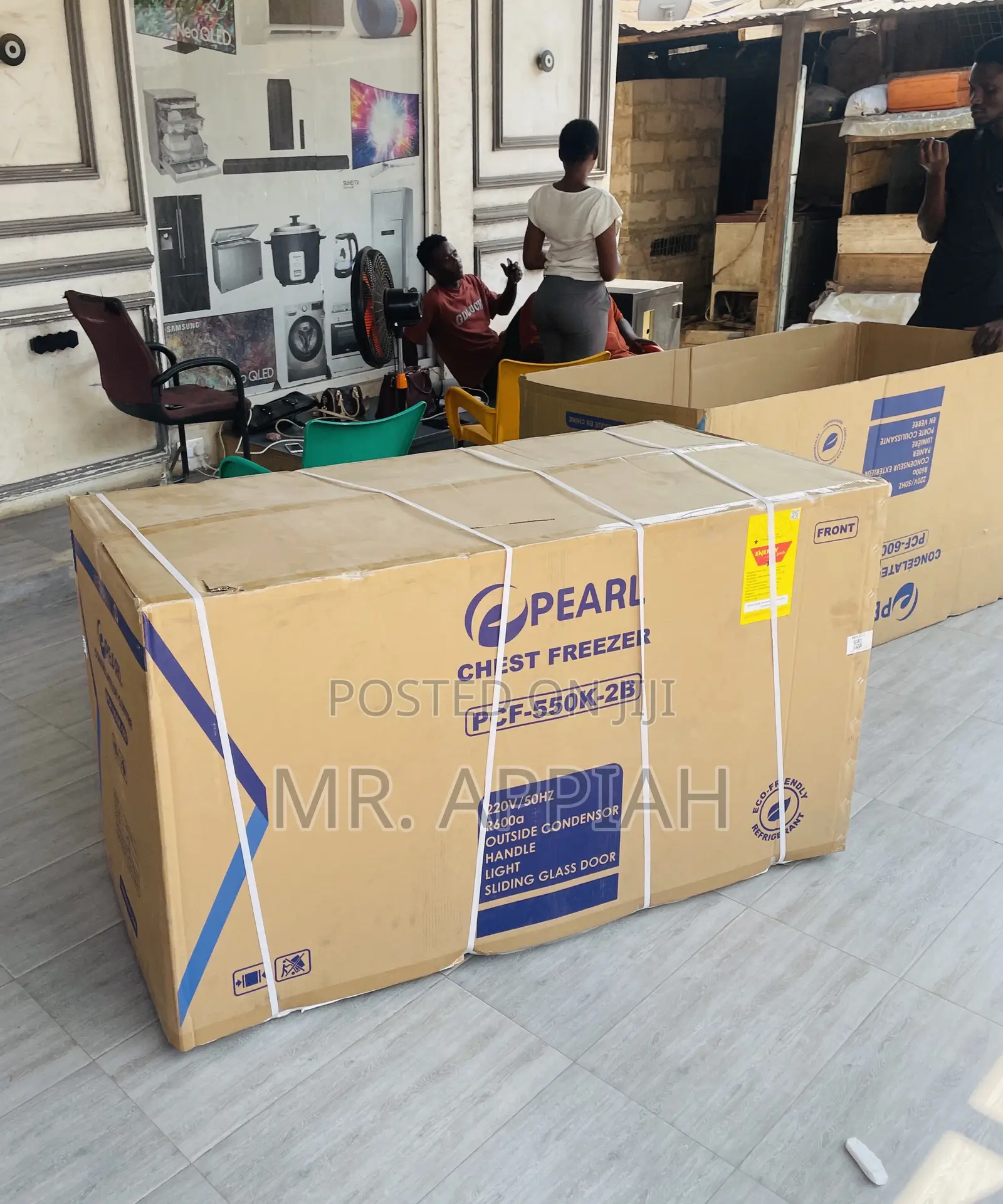 Energy Efficient Pearl PCF--2b 1 Door Chest Freezer.