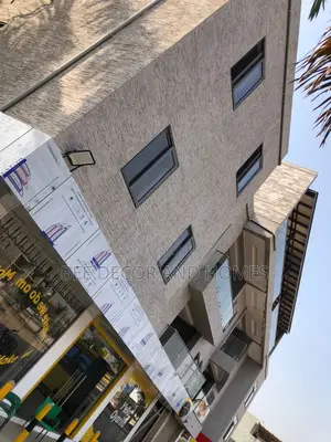Major Road Side Office Space to Let