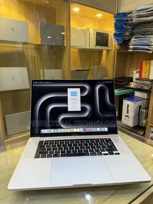 New Laptop Apple MacBook Pro 2019 32GB Intel Core i7 SSD 512GB