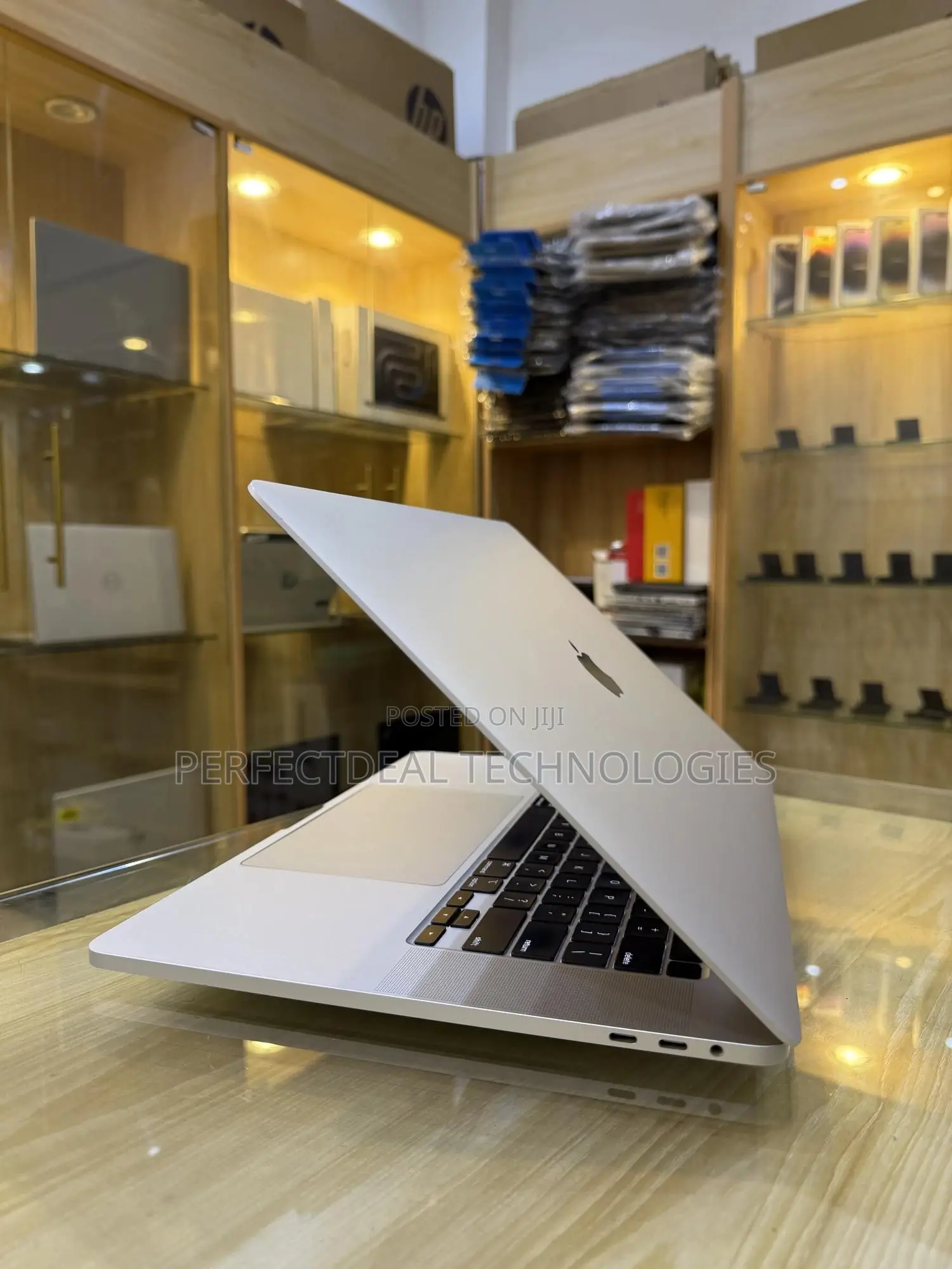 New Laptop Apple MacBook Pro 2019 32GB Intel Core i7 SSD 512GB