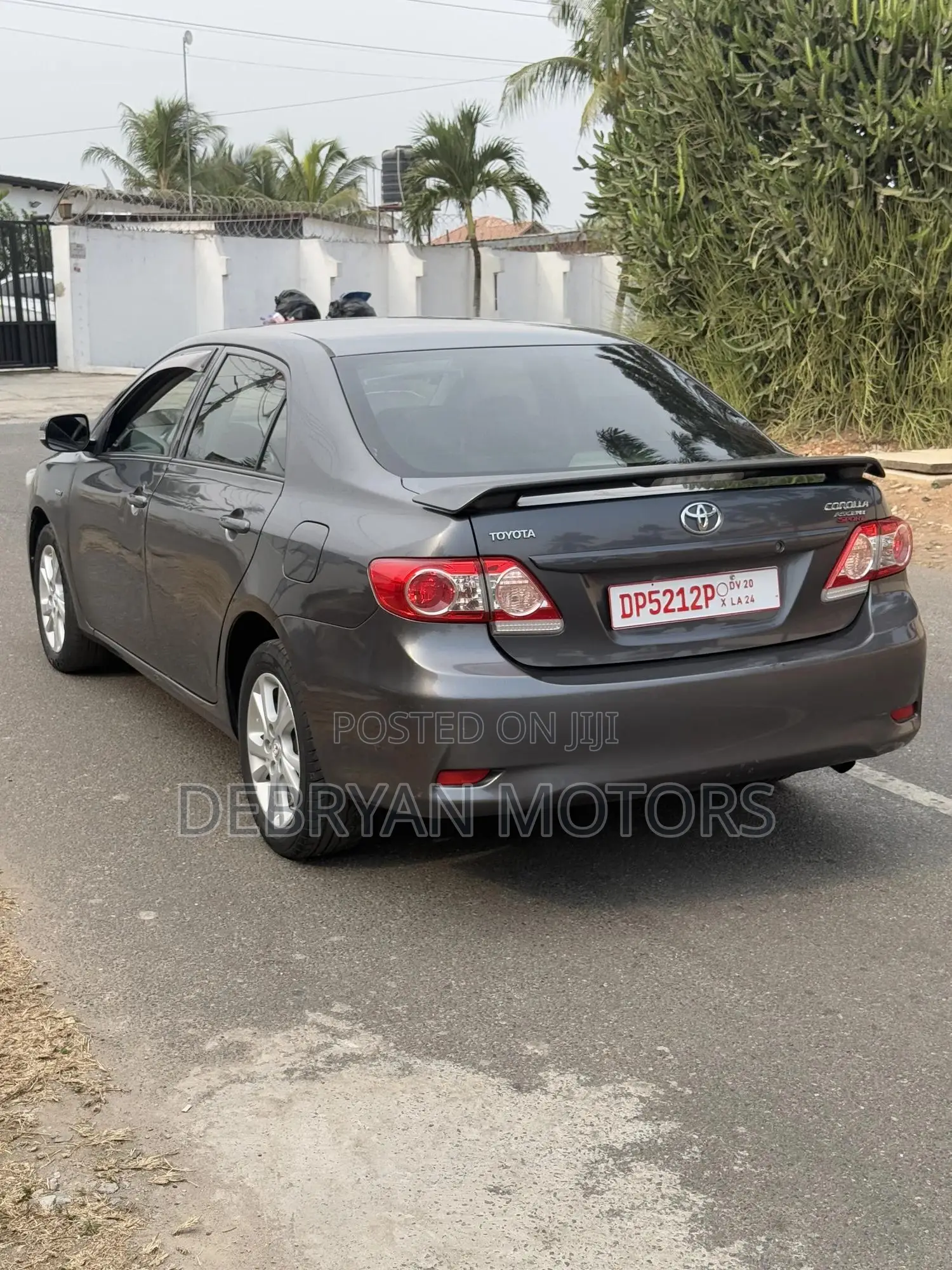 Toyota Corolla LE Special Edition 4dr Sedan (1.8L 4cyl 4A) 2013 Gray