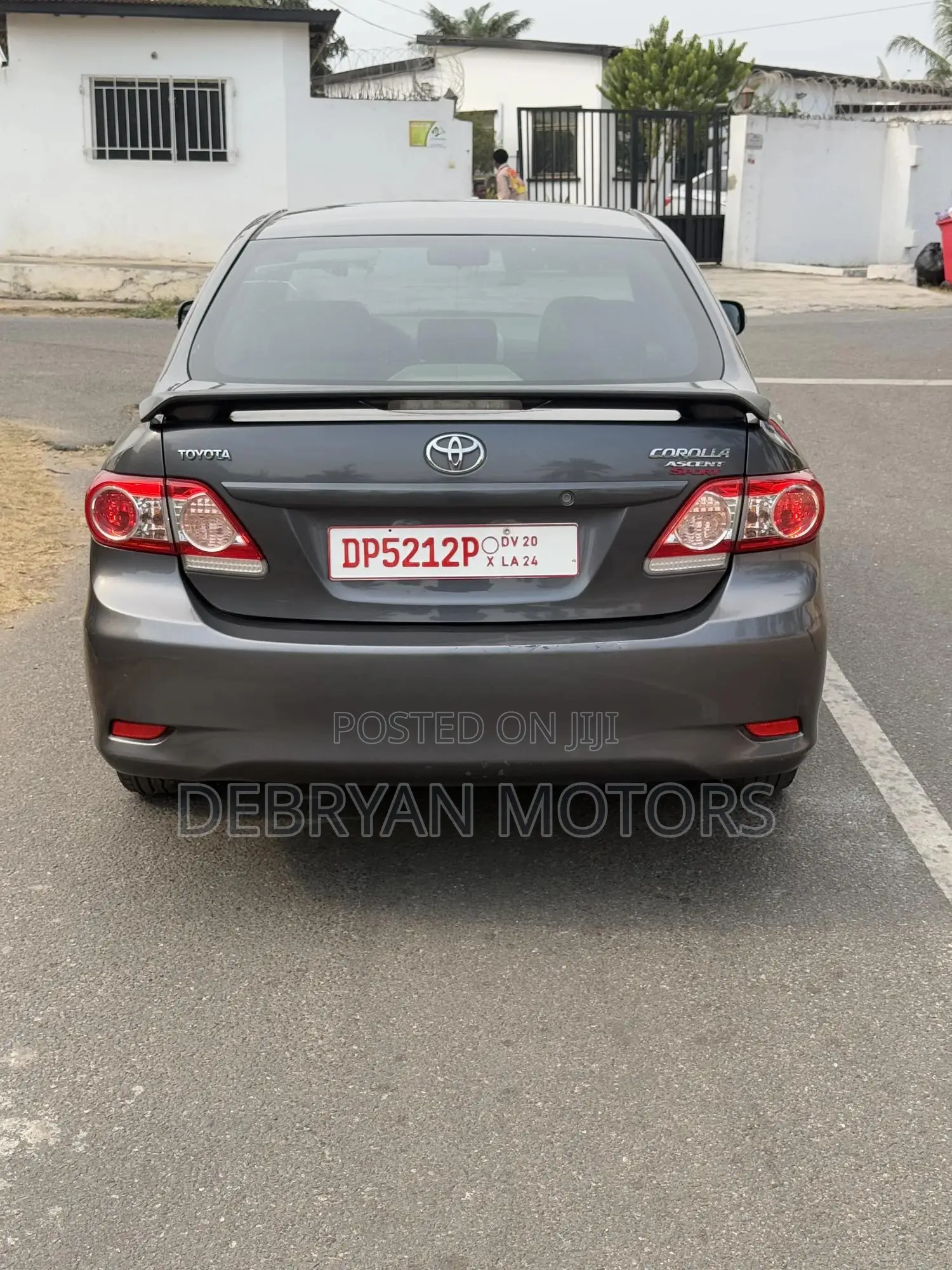 Toyota Corolla LE Special Edition 4dr Sedan (1.8L 4cyl 4A) 2013 Gray