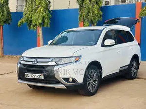 Photo - Mitsubishi Outlander SEL AWC 2017 White