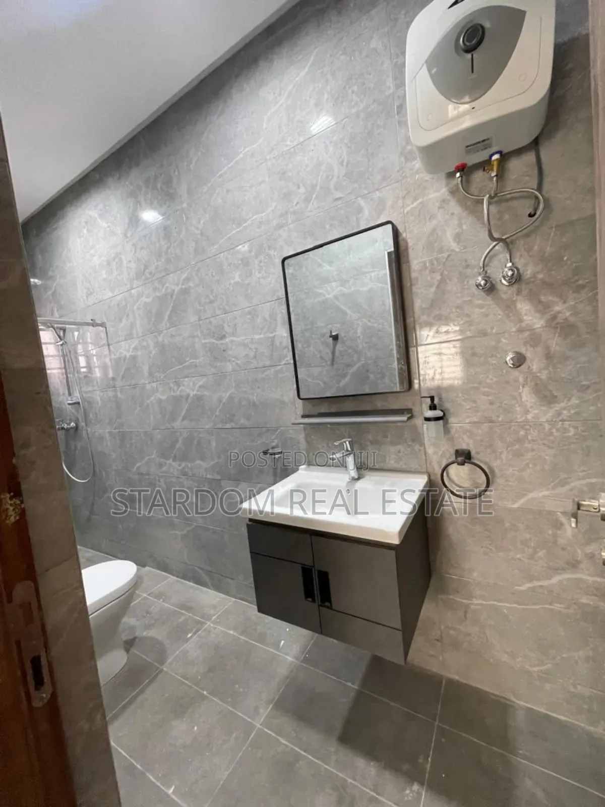 2bdrm Apartment in Emef, Lashibi for rent
