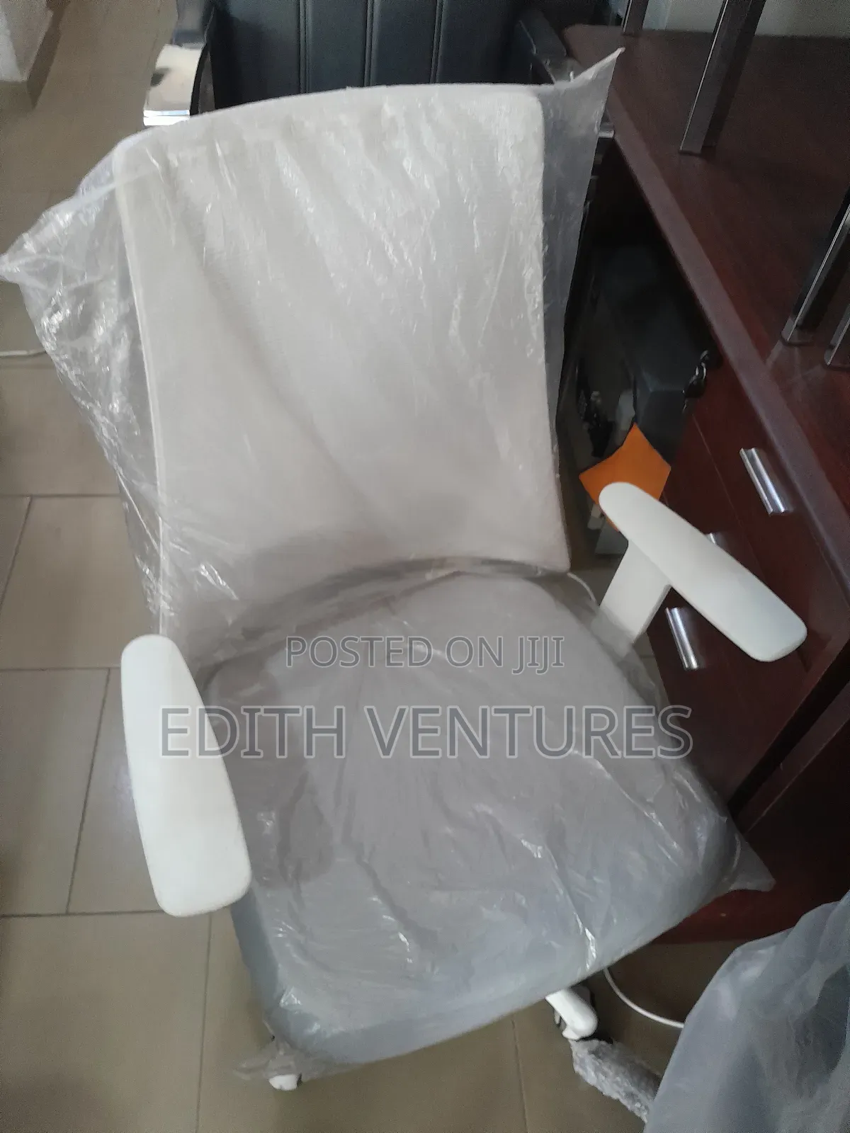 Extreme High Back Chair