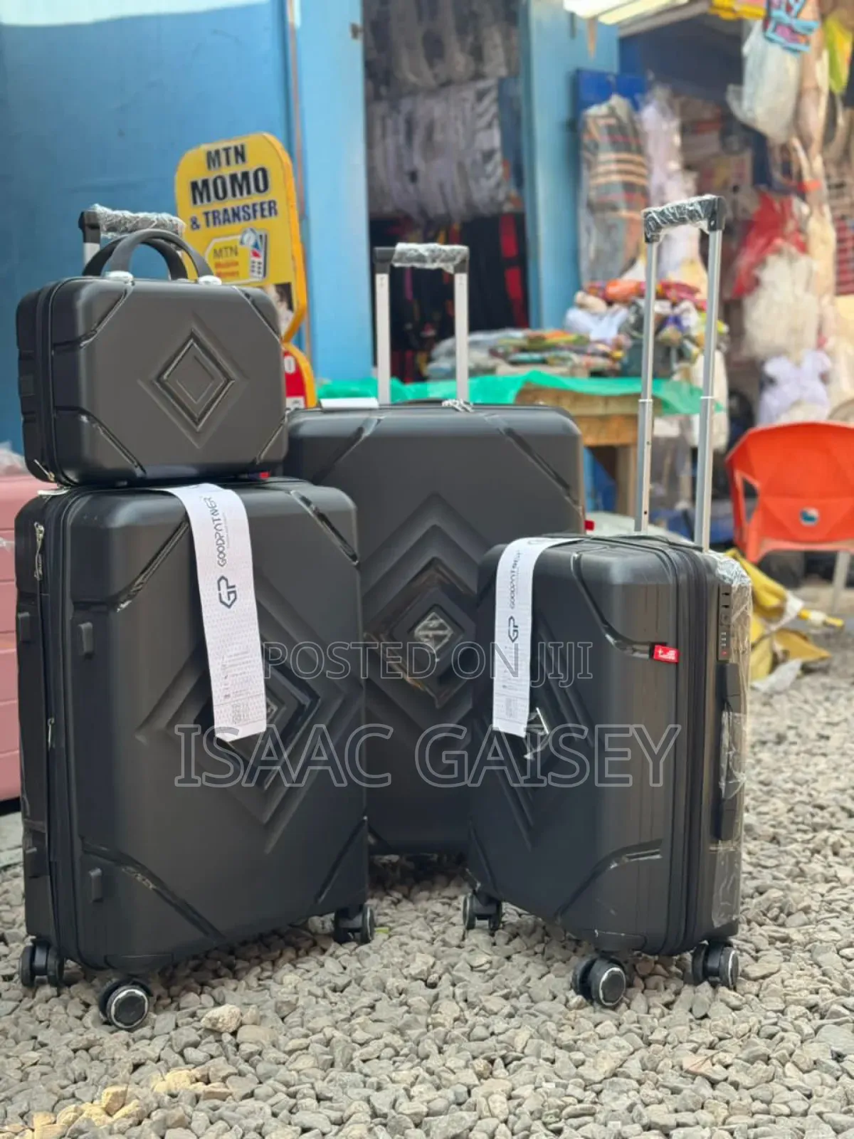 High Durability Anticrake Luggages With Cosmetic Bag