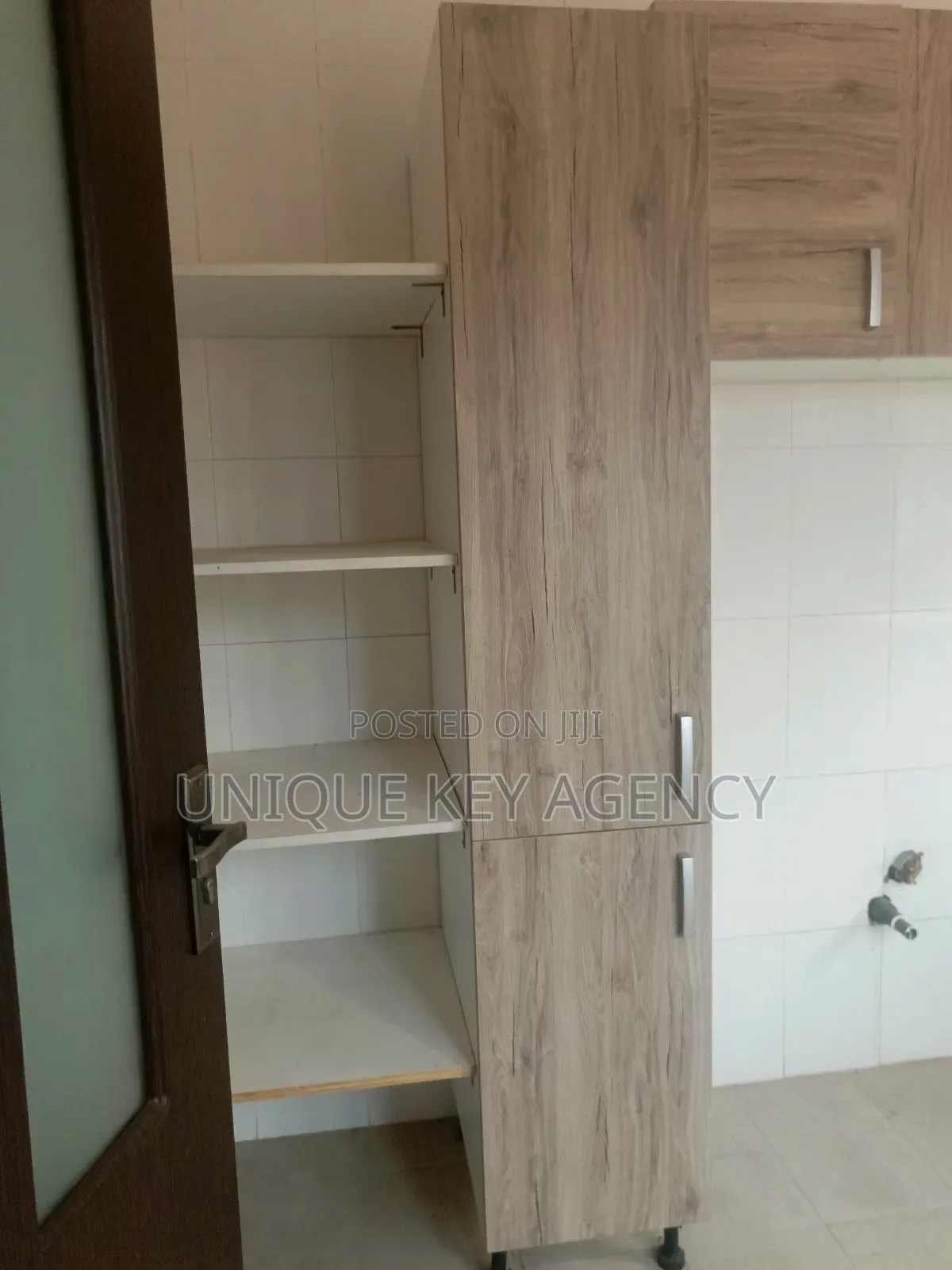 3bdrm Apartment in Unique Key Agency, Dzorwulu for rent
