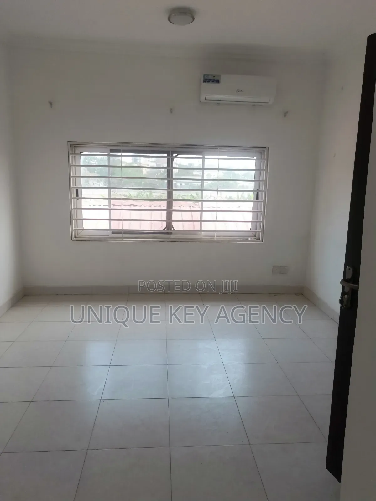 3bdrm Apartment in Unique Key Agency, Dzorwulu for rent