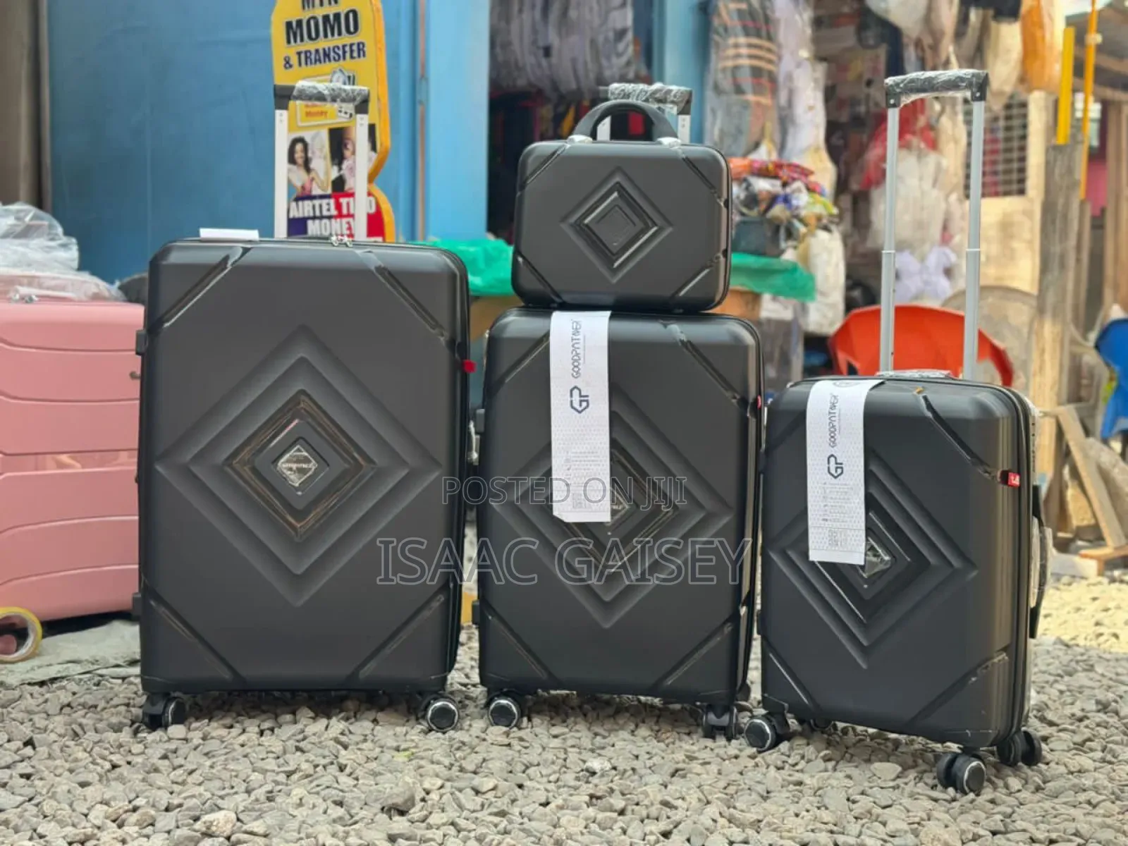 High Durability Anticrake Luggages With Cosmetic Bag