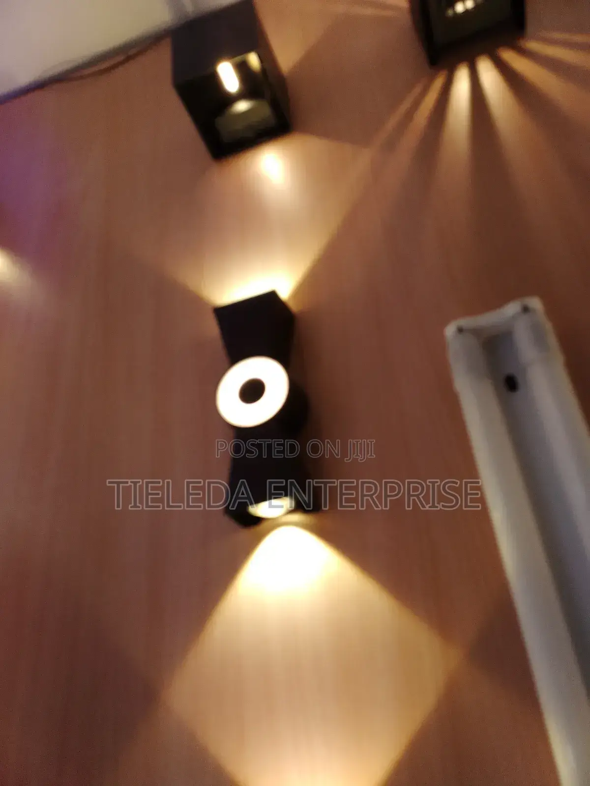 Bowl Tie Shape Wall Light