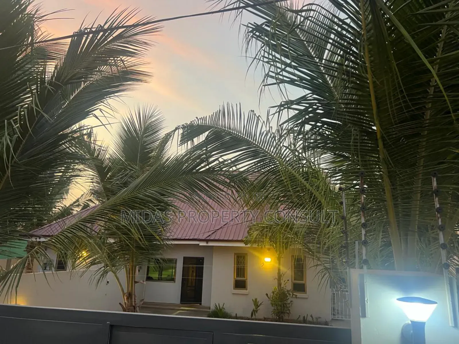 3bdrm House in Tema Community 25 for sale