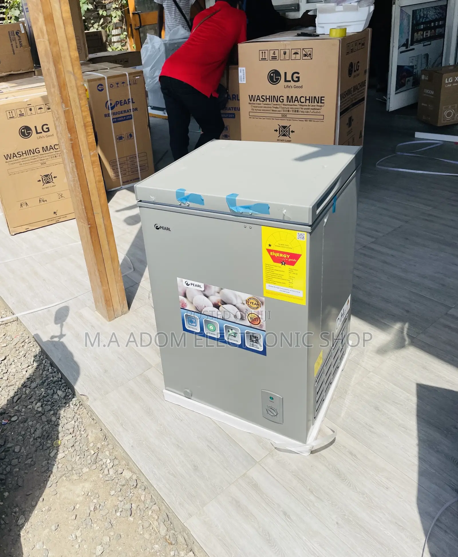 Efficient Pearl 100ltr Single Door Chest Freezer(Silver).