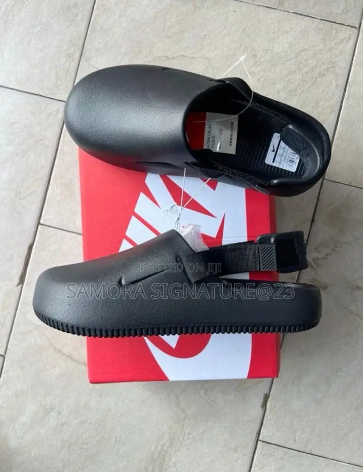 Nike Benassi Slides