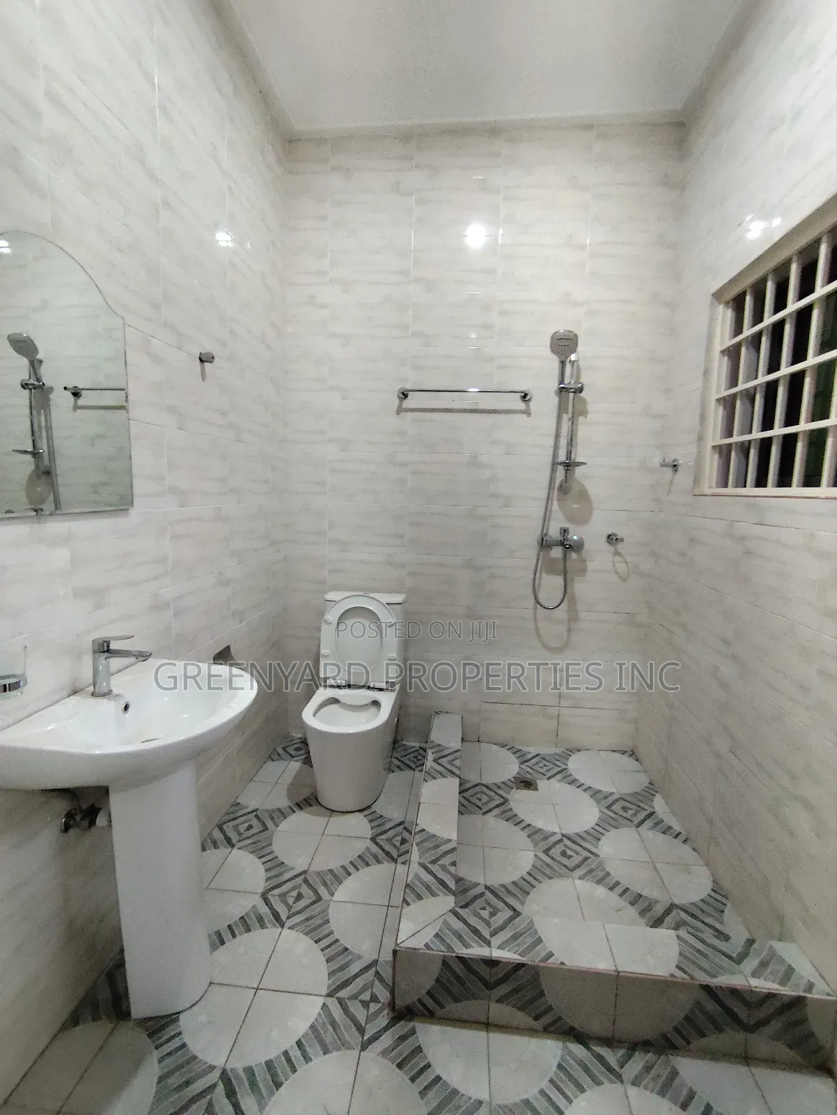 3bdrm Apartment in Madina Estate for rent