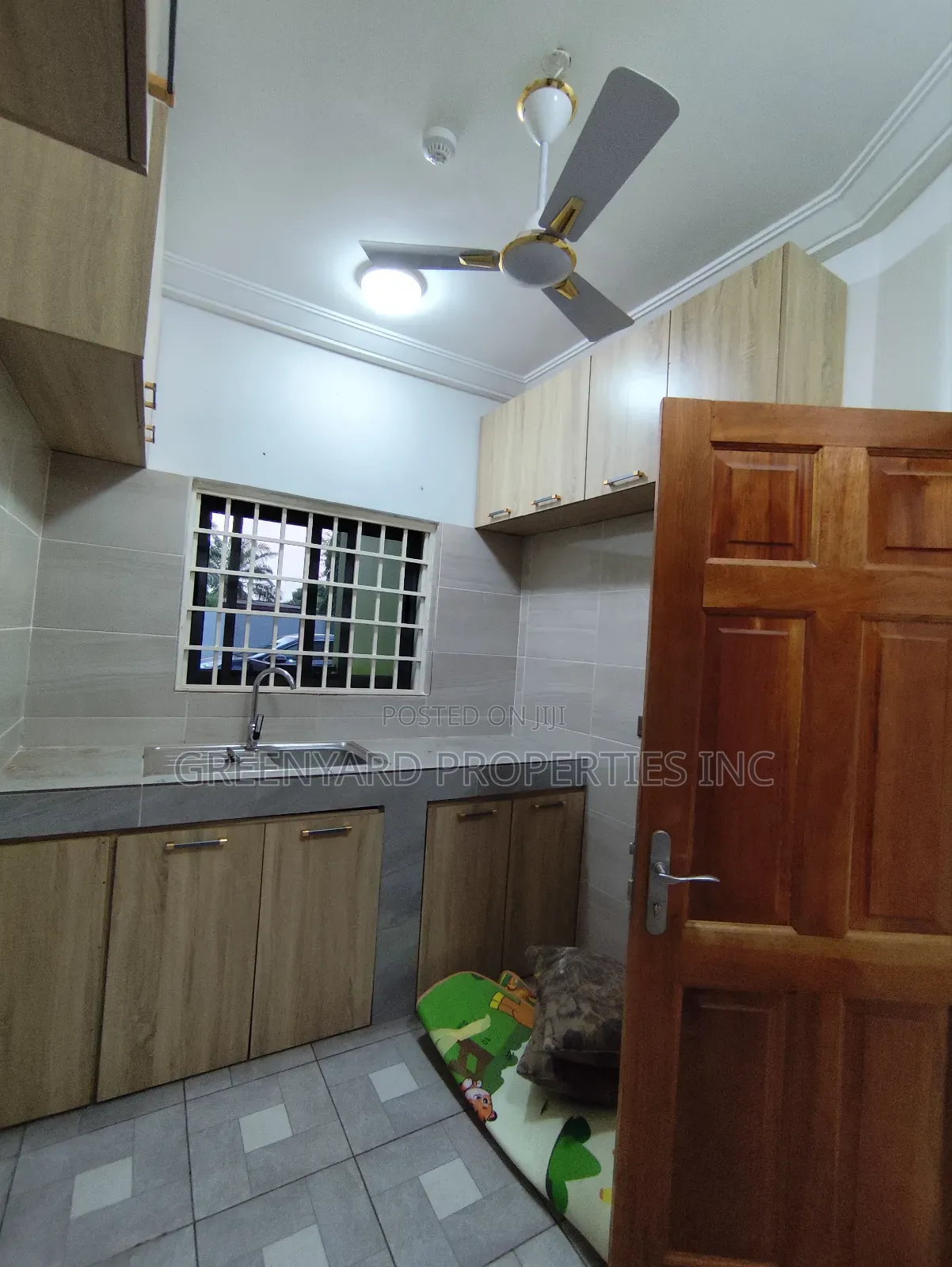 3bdrm Apartment in Madina Estate for rent