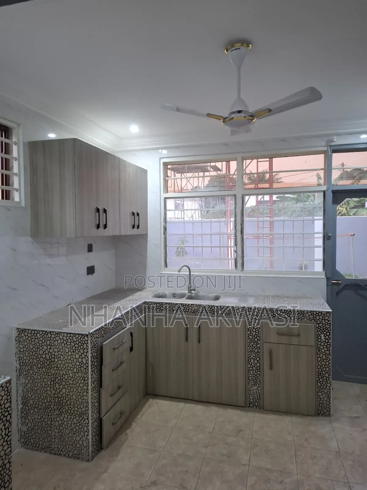 5bdrm House in Community 11 Tema for rent