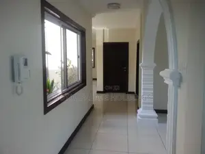 5bdrm Duplex in Cantonment, Accra Metropolitan for sale