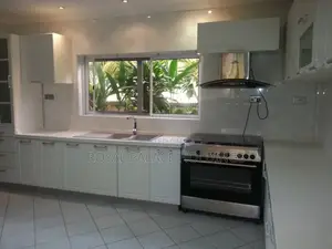 5bdrm Duplex in Cantonment, Accra Metropolitan for sale