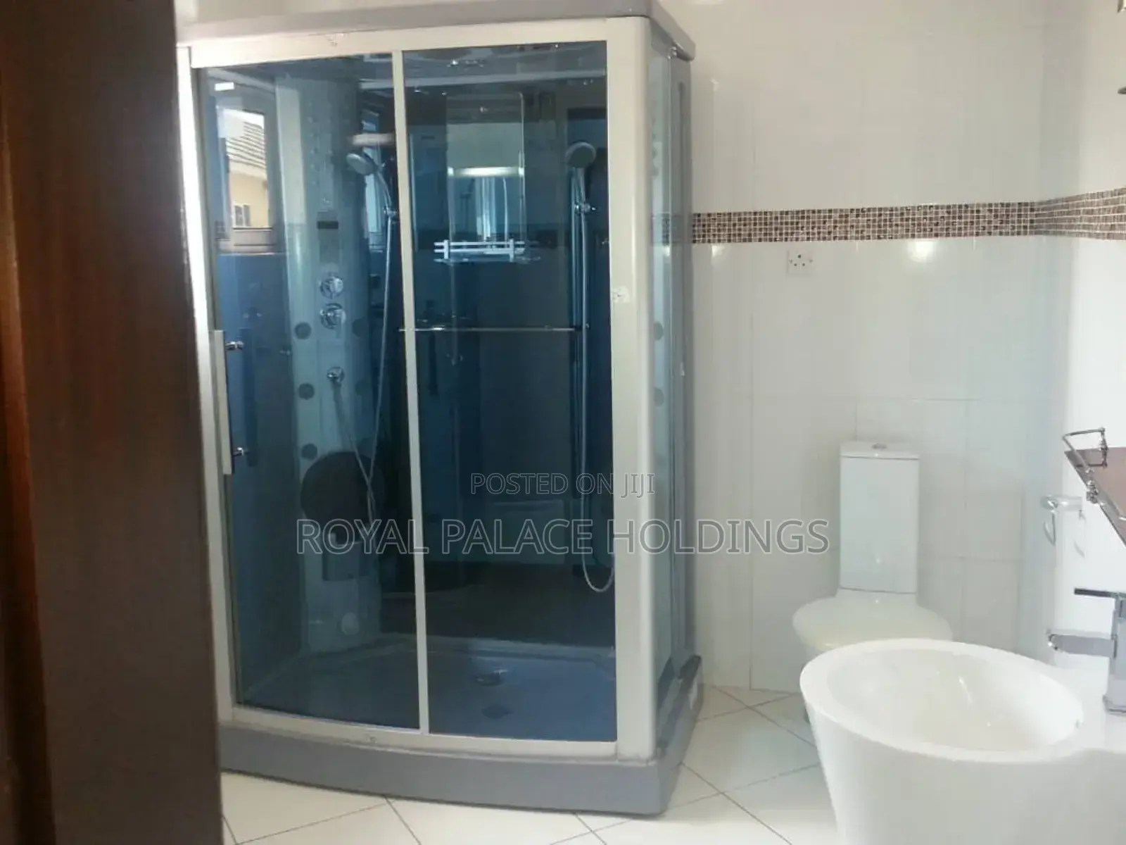 5bdrm Duplex in Cantonment, Accra Metropolitan for sale