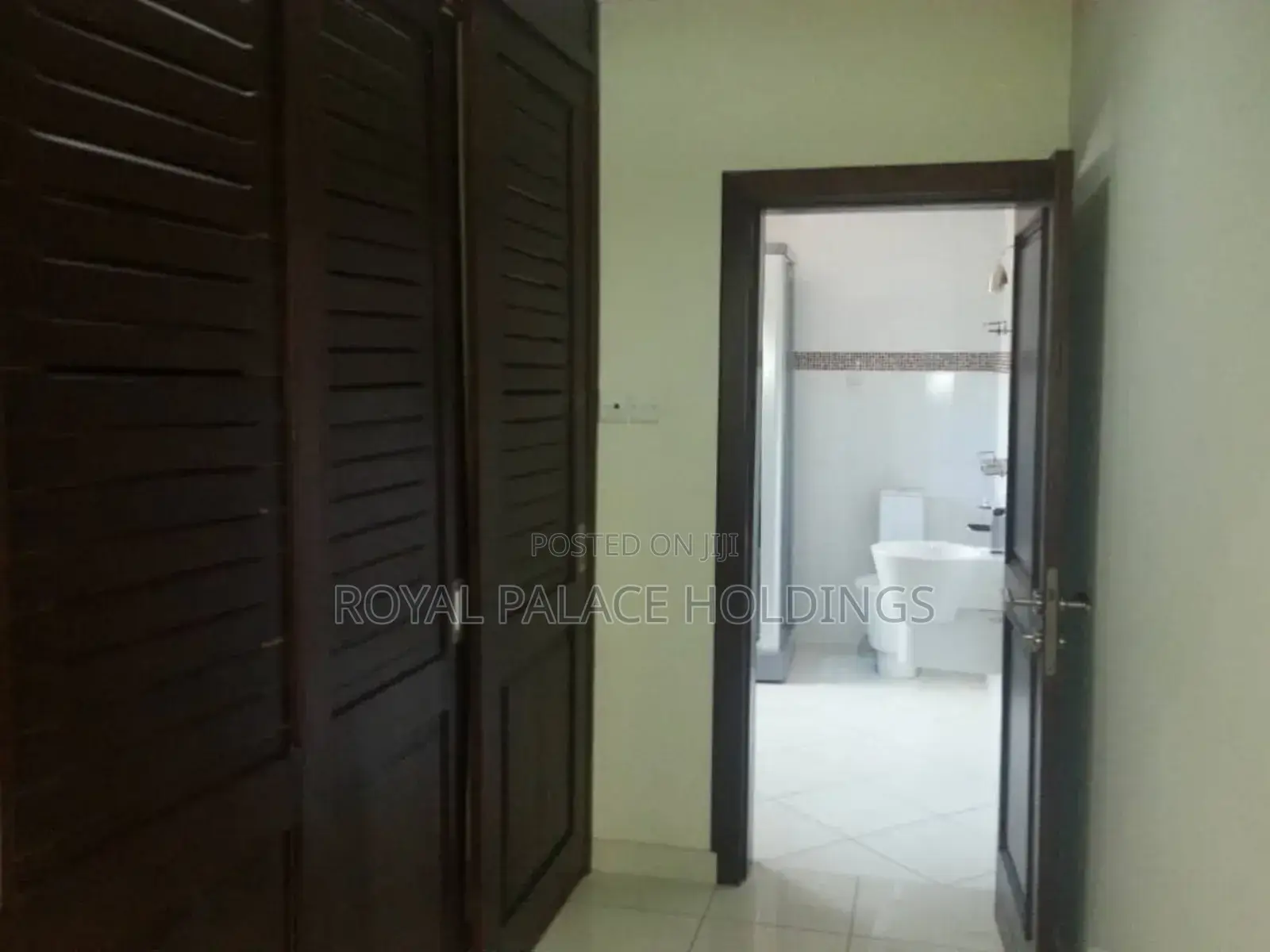 5bdrm Duplex in Cantonment, Accra Metropolitan for sale