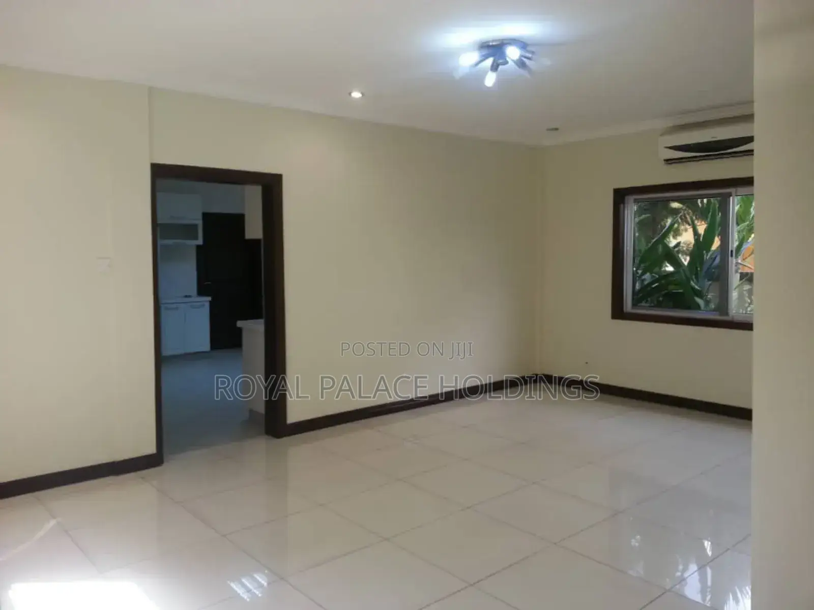 5bdrm Duplex in Cantonment, Accra Metropolitan for sale