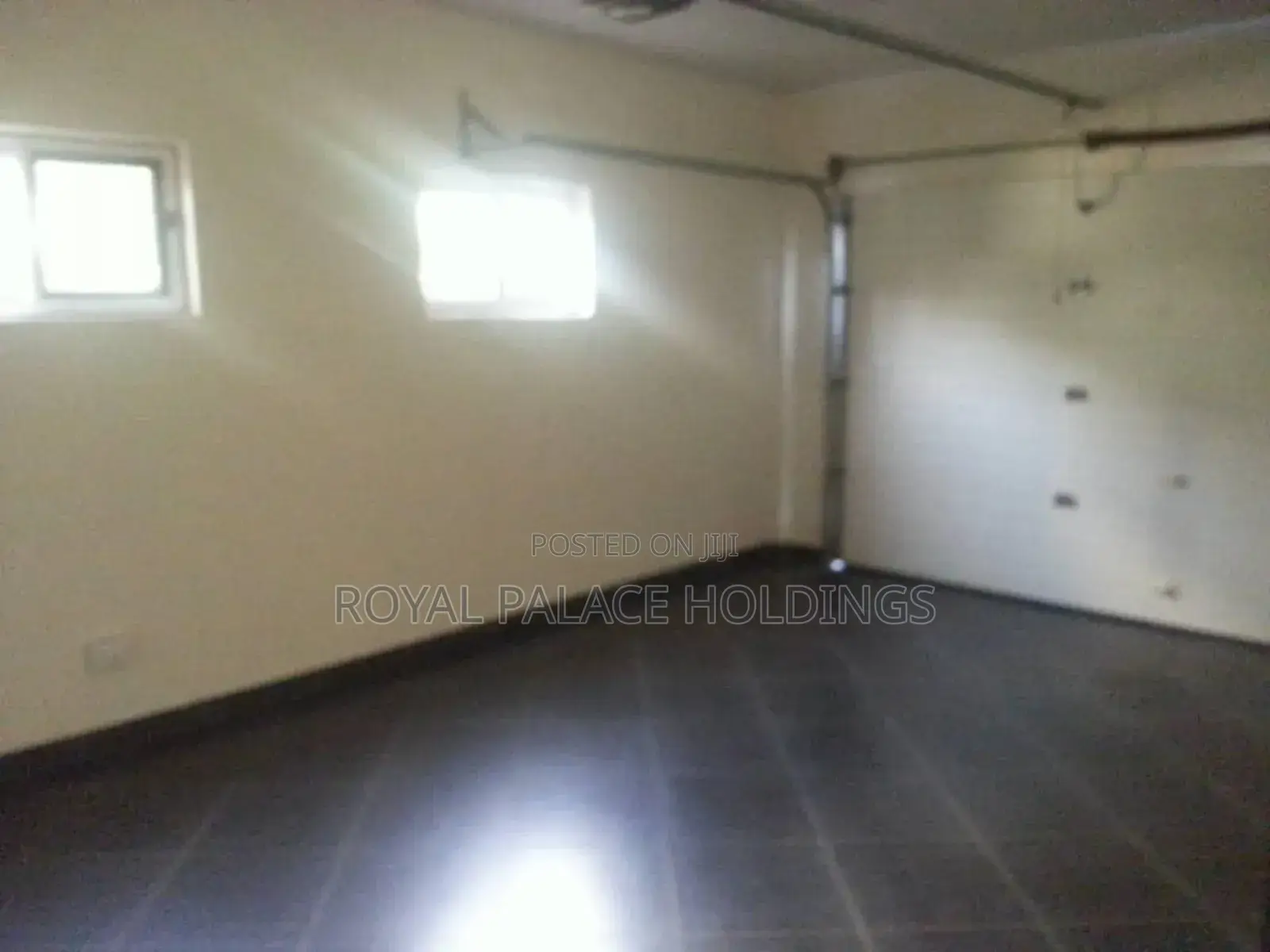 5bdrm Duplex in Cantonment, Accra Metropolitan for sale