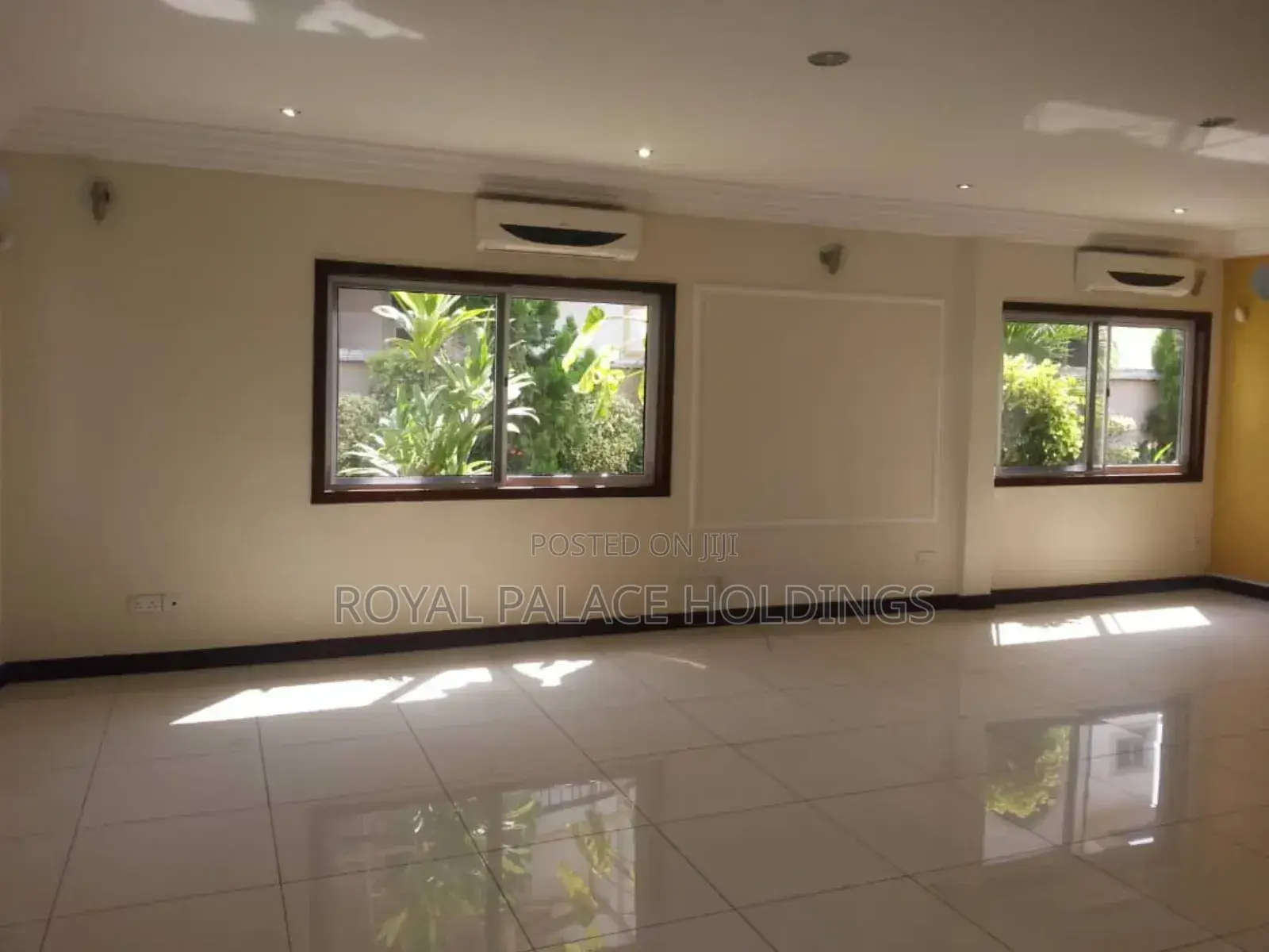 5bdrm Duplex in Cantonment, Accra Metropolitan for sale