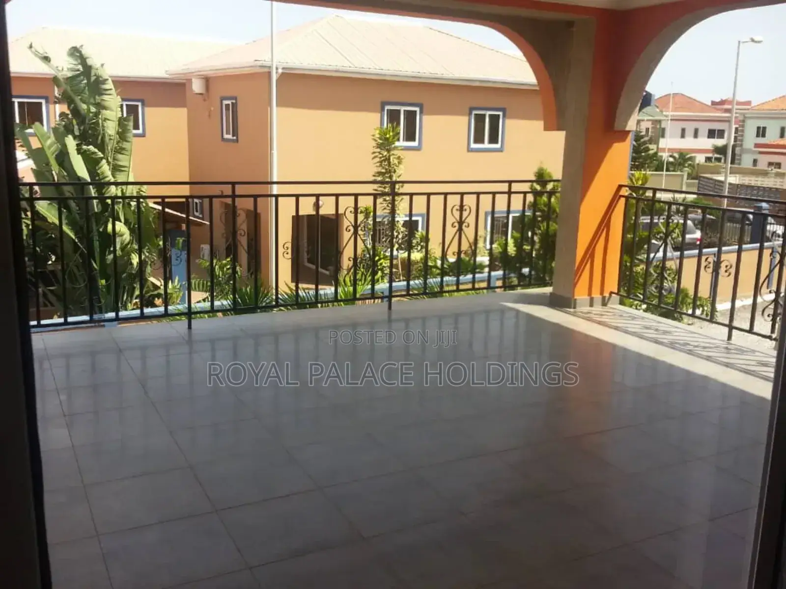 5bdrm Duplex in Cantonment, Accra Metropolitan for sale