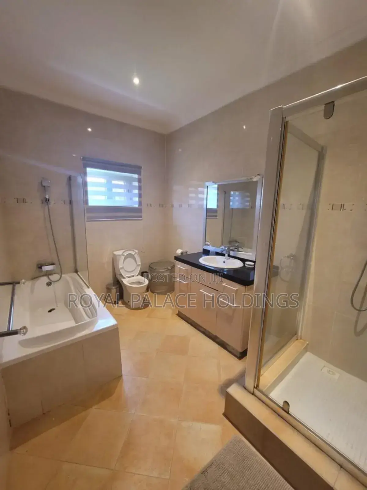 5bdrm Duplex in Cantonment, Accra Metropolitan for sale