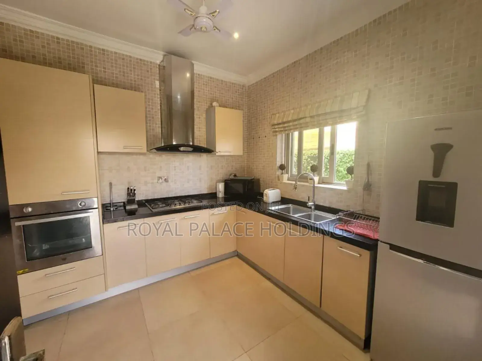 5bdrm Duplex in Cantonment, Accra Metropolitan for sale