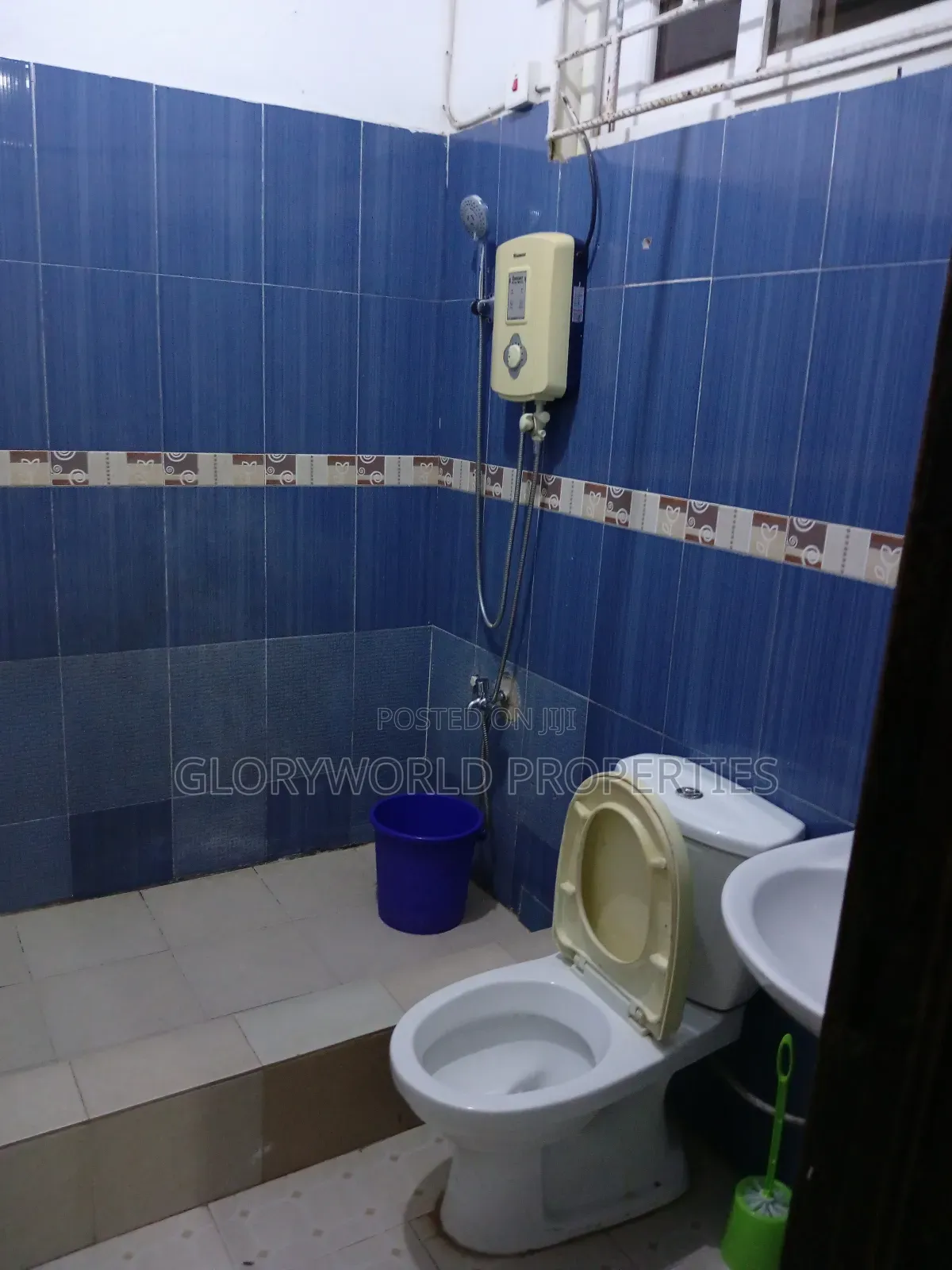 Nice Furnished Room on the 18 Road