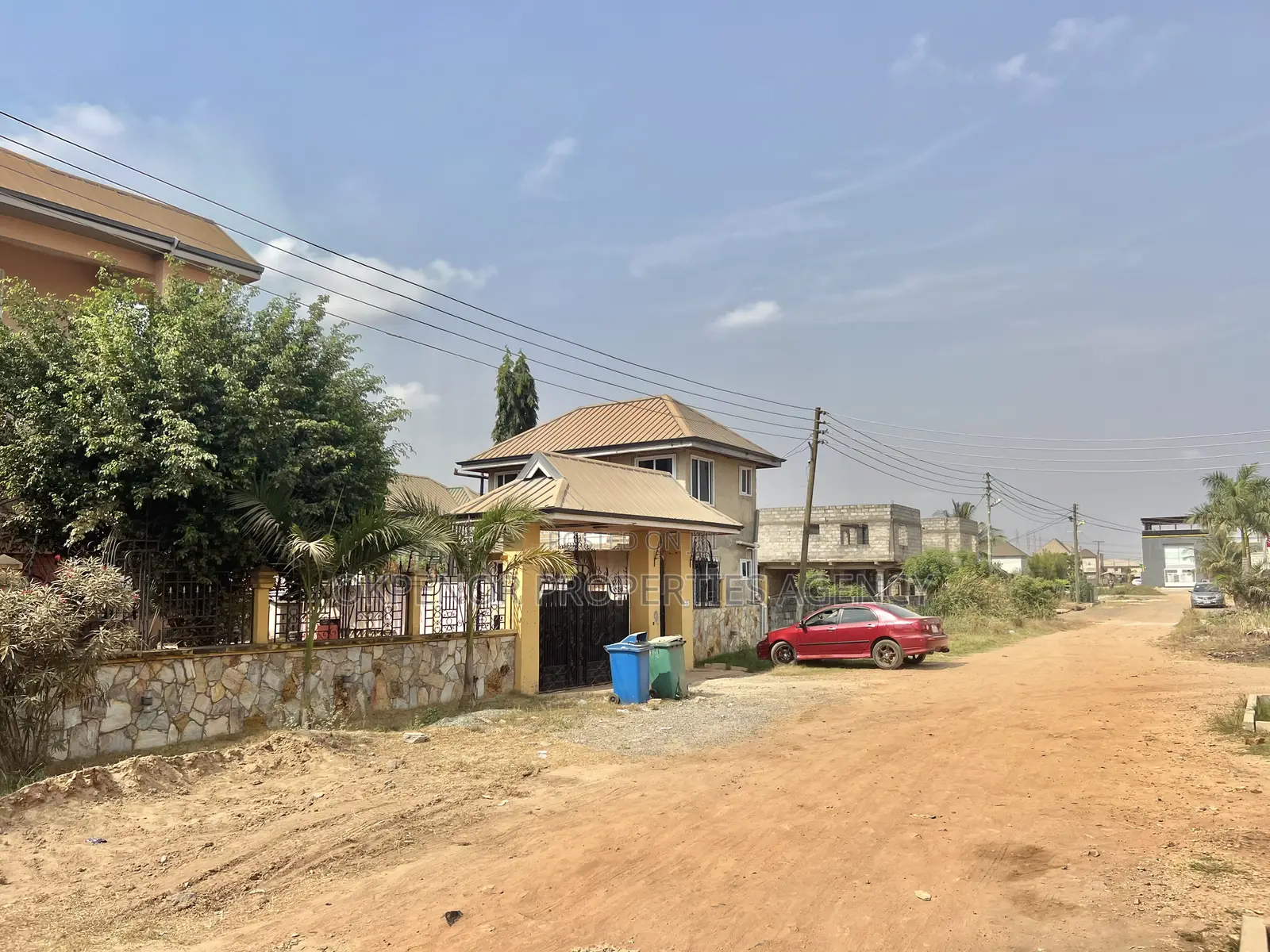 9bdrm Mansion in Community 25, Tema Metropolitan for sale