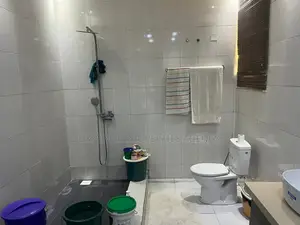 9bdrm Mansion in Community 25, Tema Metropolitan for sale