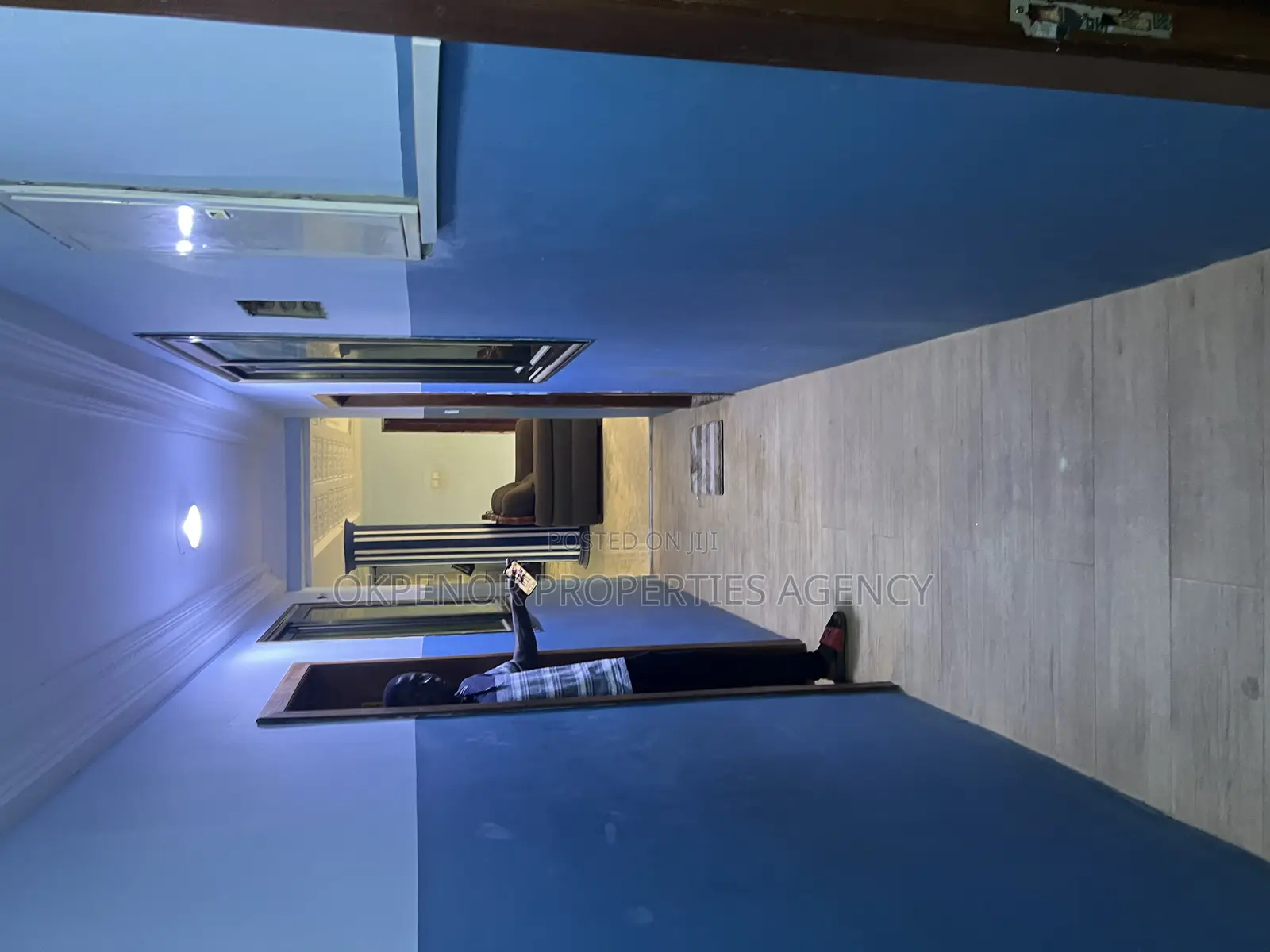 9bdrm Mansion in Community 25, Tema Metropolitan for sale