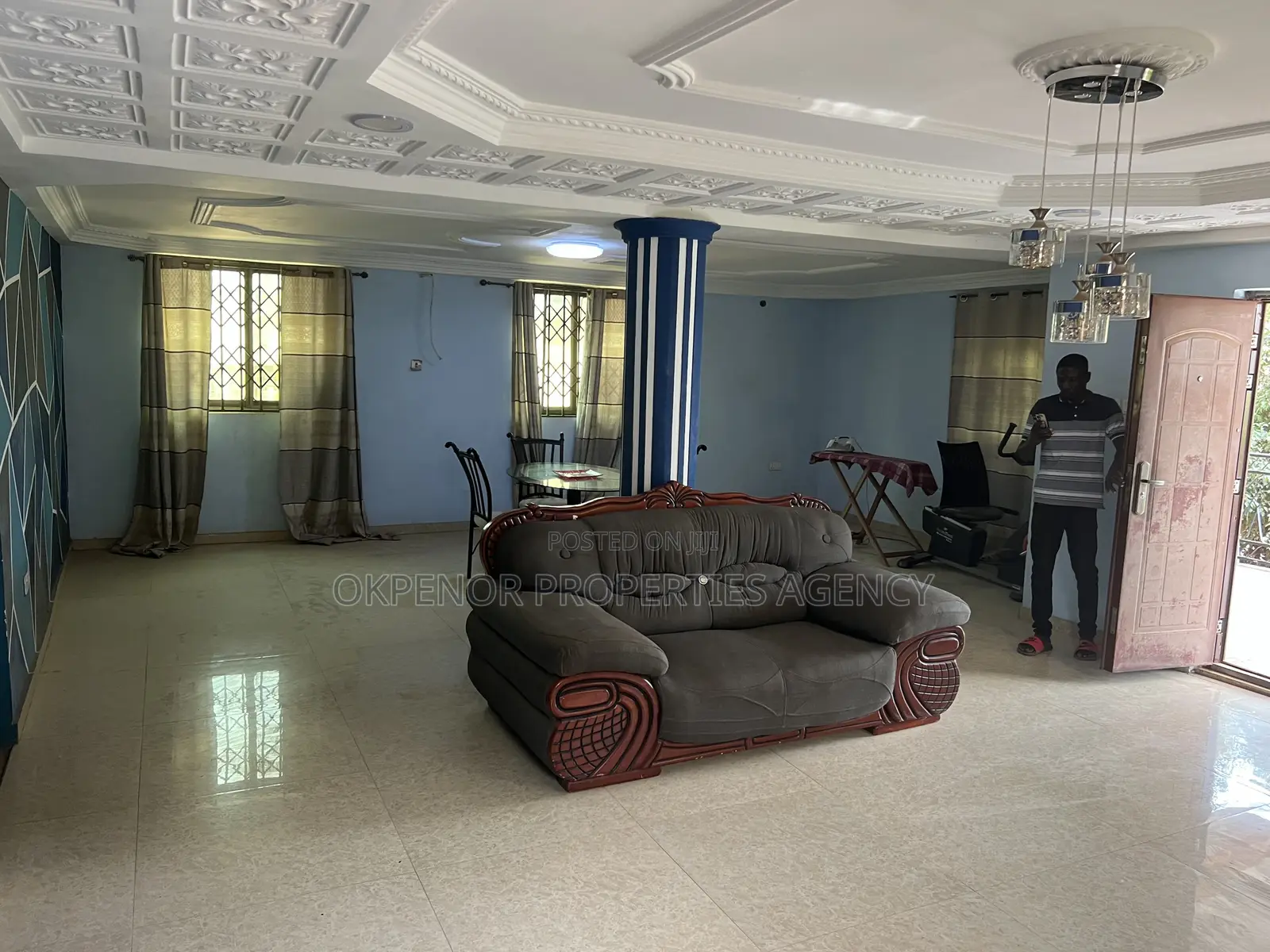 9bdrm Mansion in Community 25, Tema Metropolitan for sale