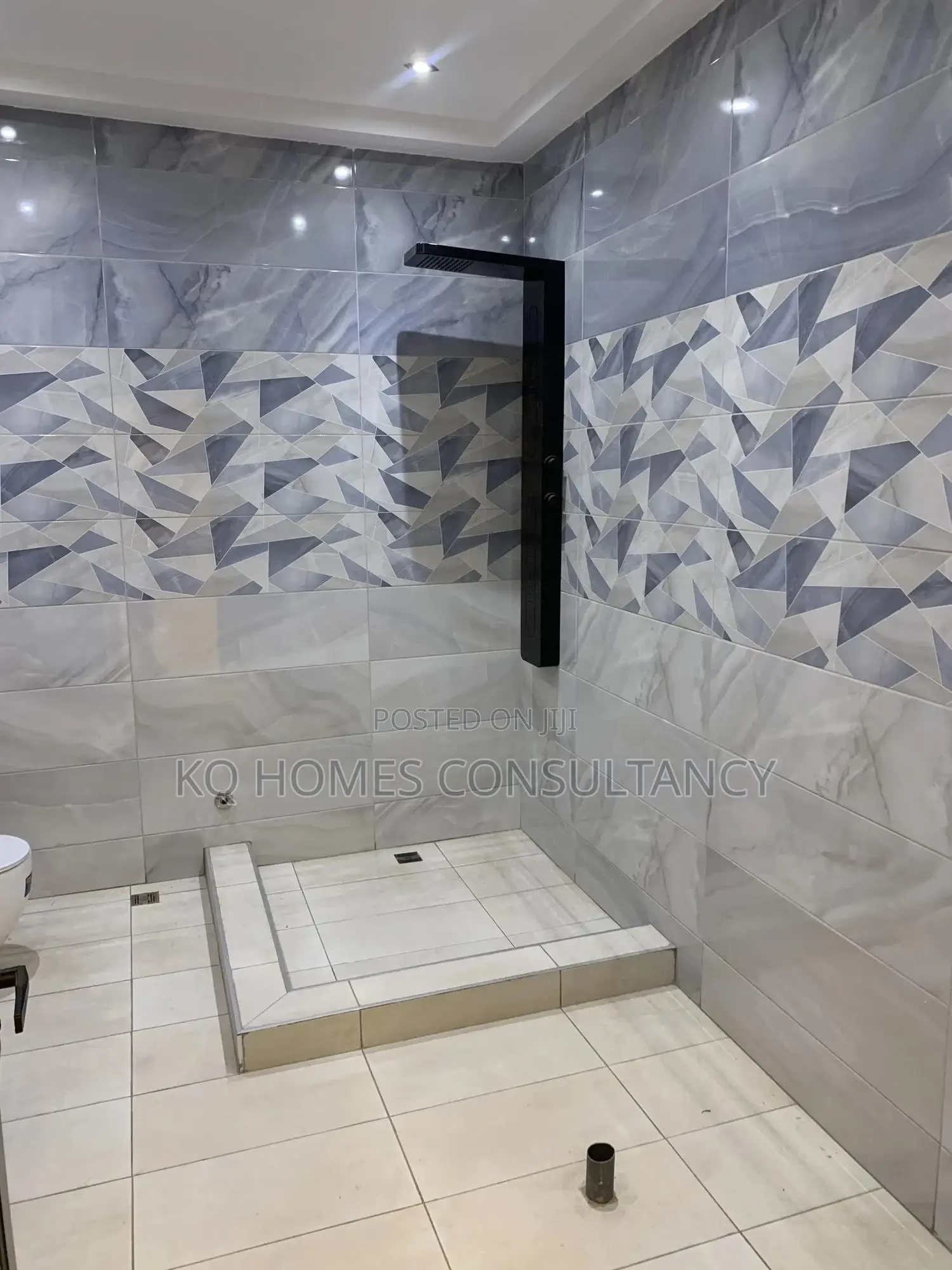 5bdrm House in East Legon for sale