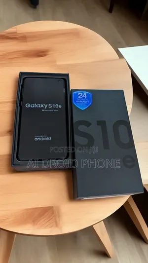 New Samsung Galaxy S10e 128 GB Blue