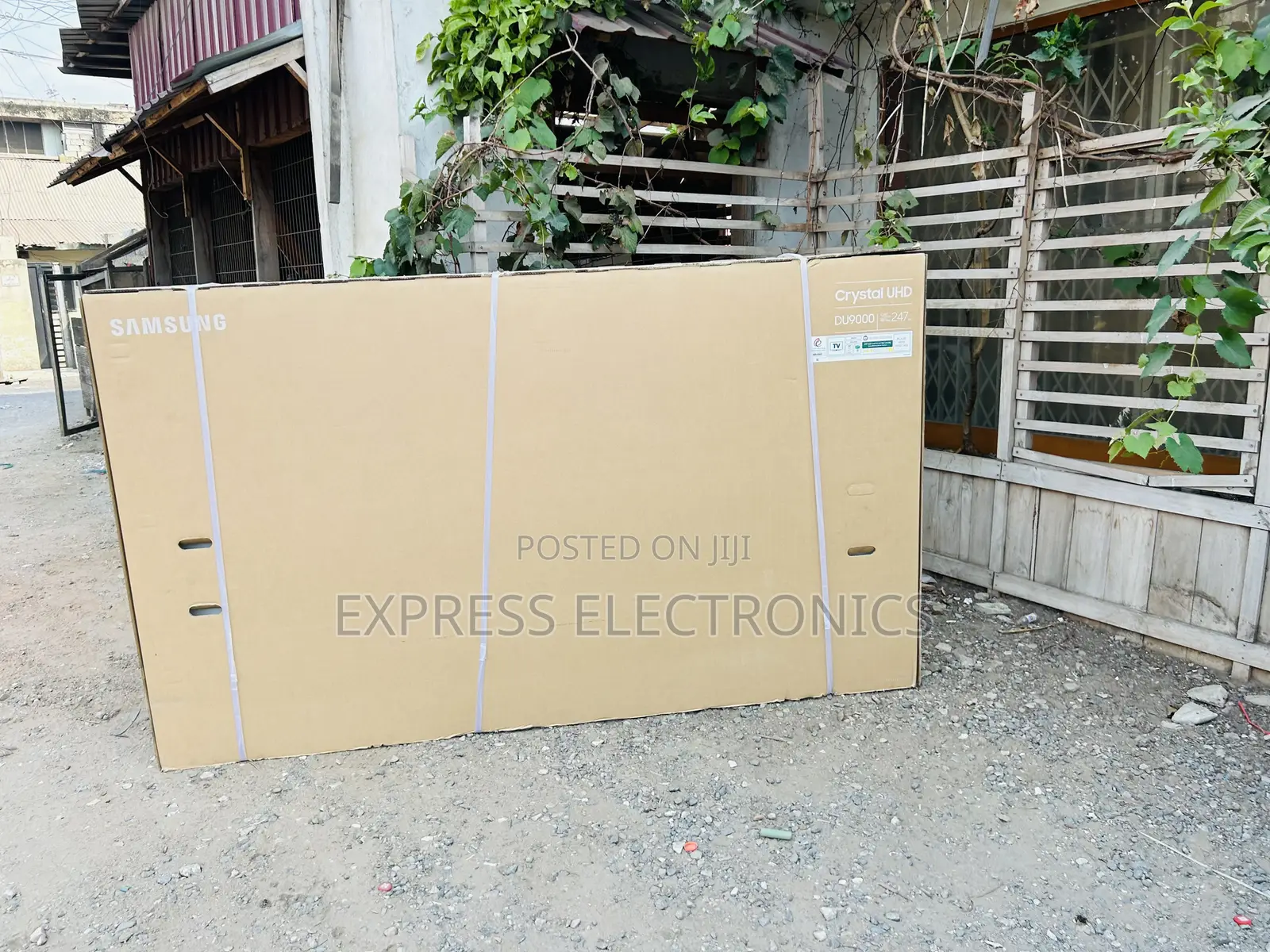 Samsung Uhd Focal Point 98”Du9000