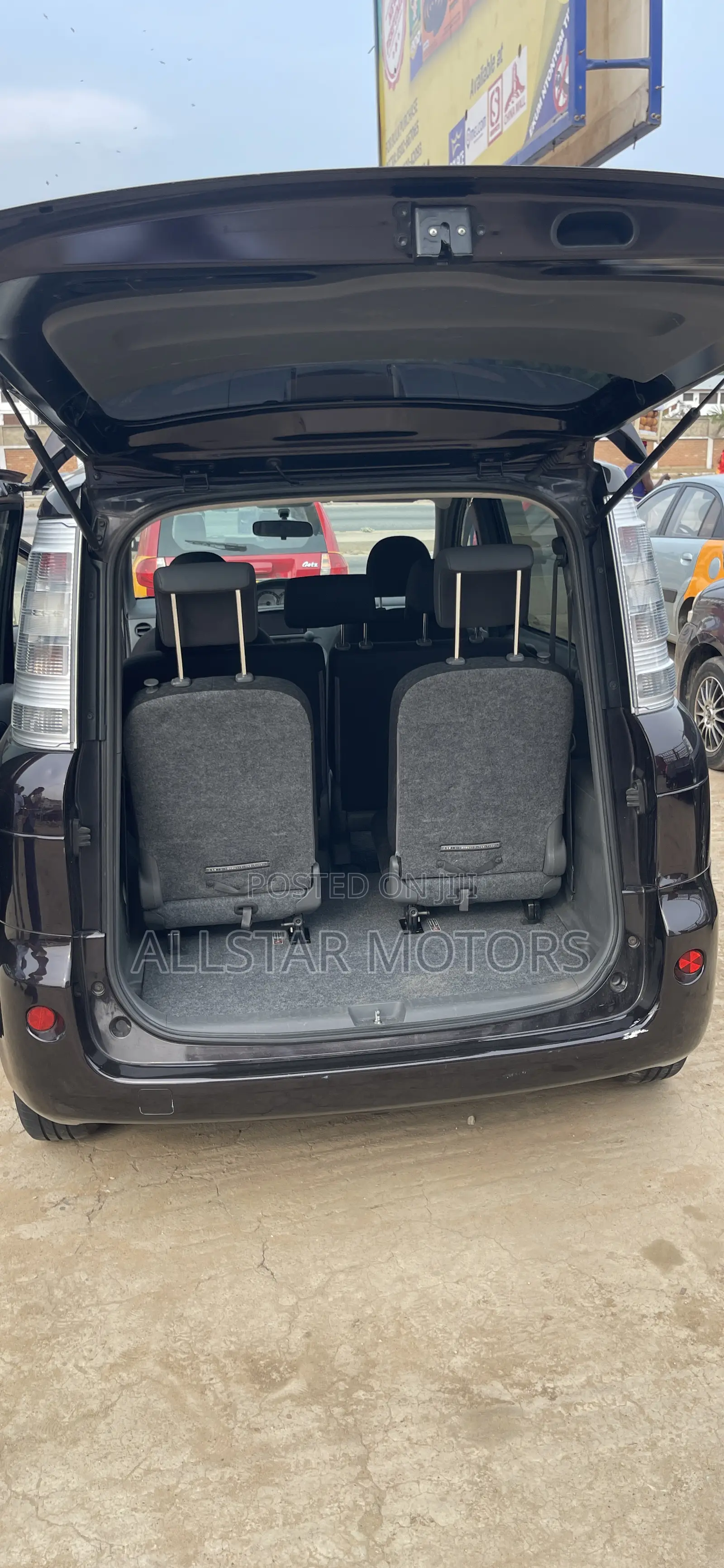 Toyota Sienta 1.5 AWD 2013 Matt Black