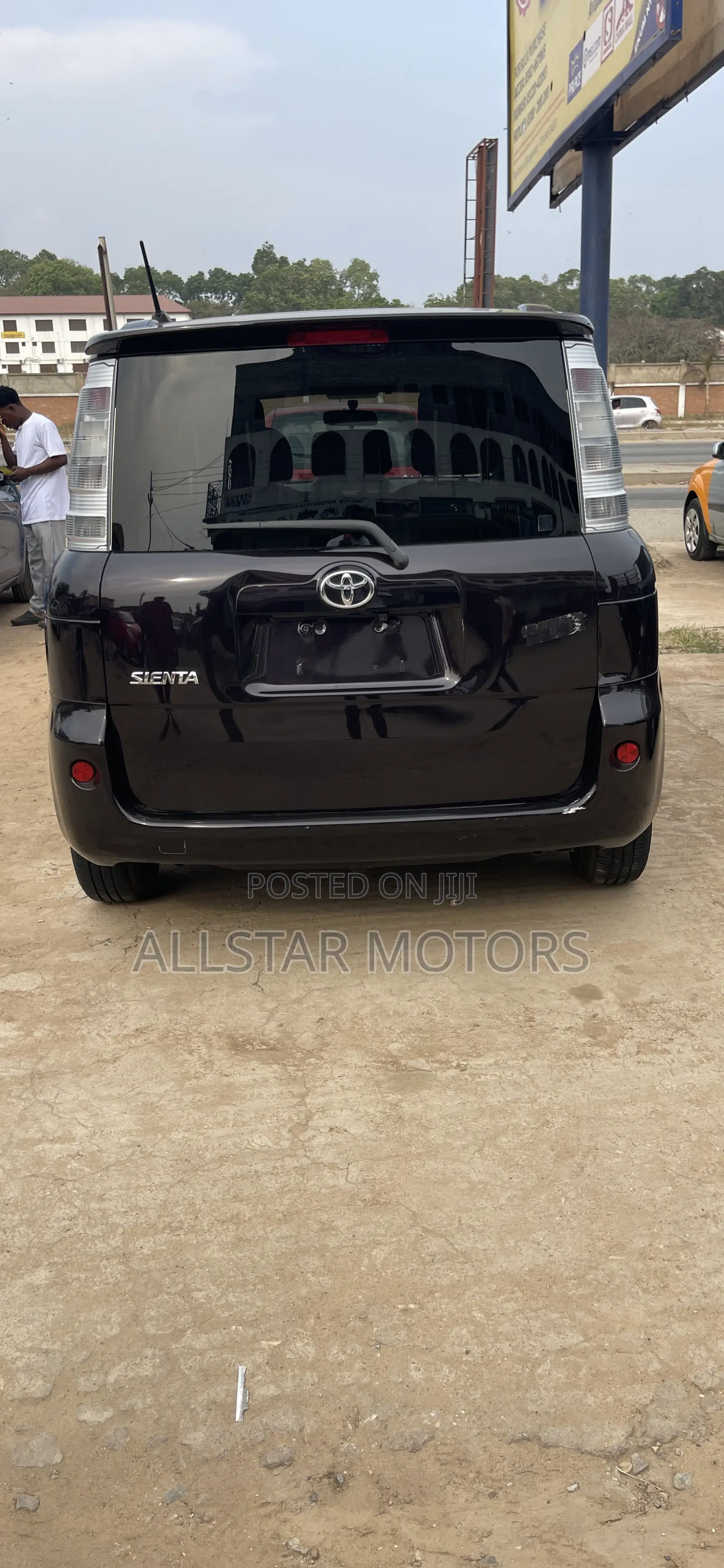 Toyota Sienta 1.5 AWD 2013 Matt Black