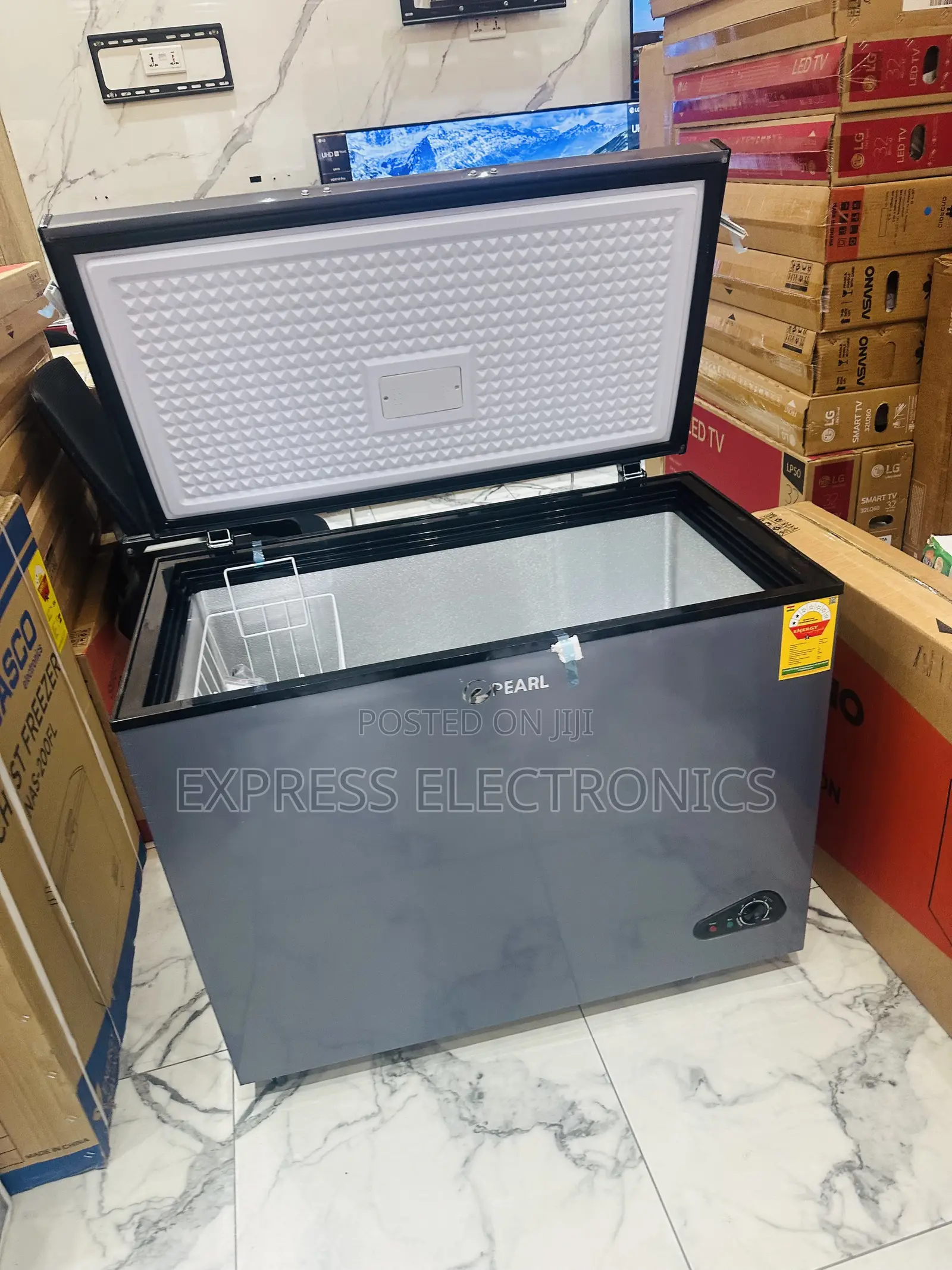 The Freshness Hub Chest Freezer 200l Pearl