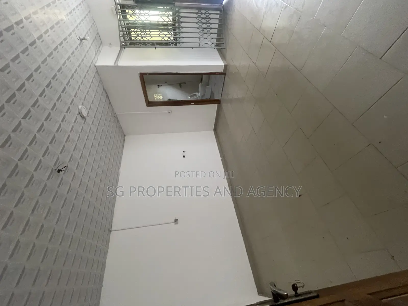 3bdrm Apartment in Lashibi, Spintex for rent