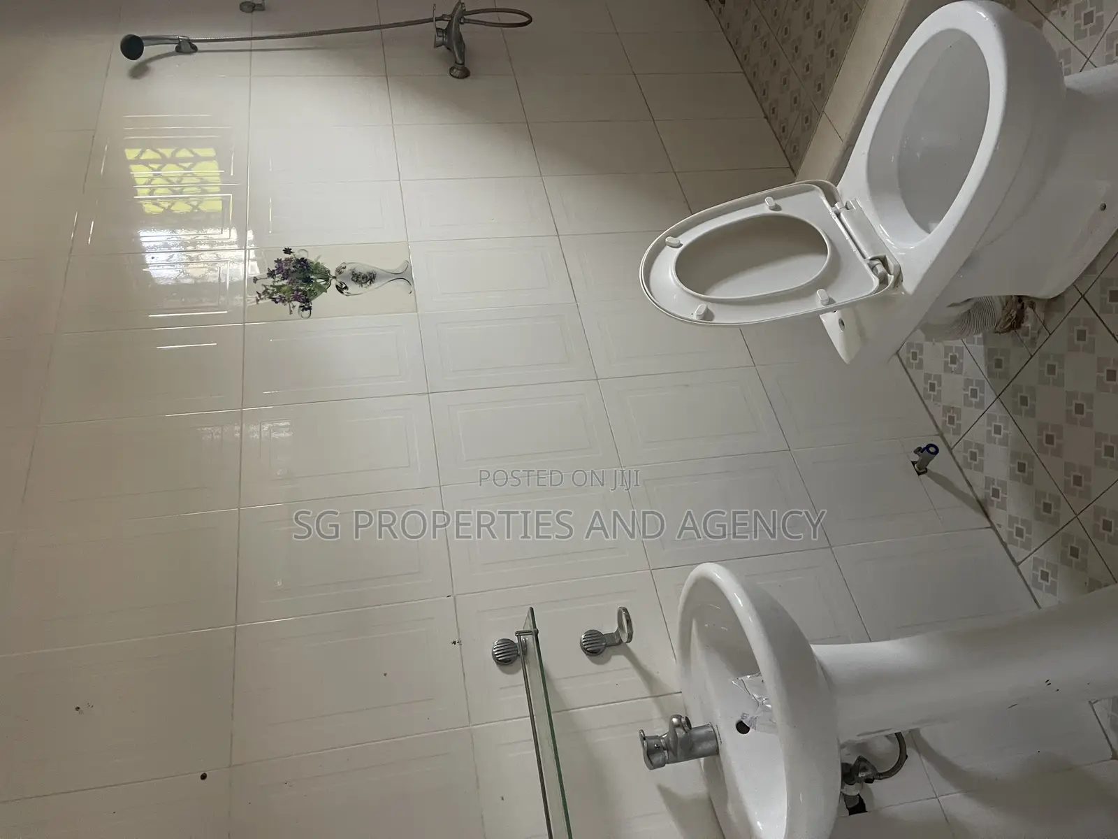 3bdrm Apartment in Lashibi, Spintex for rent