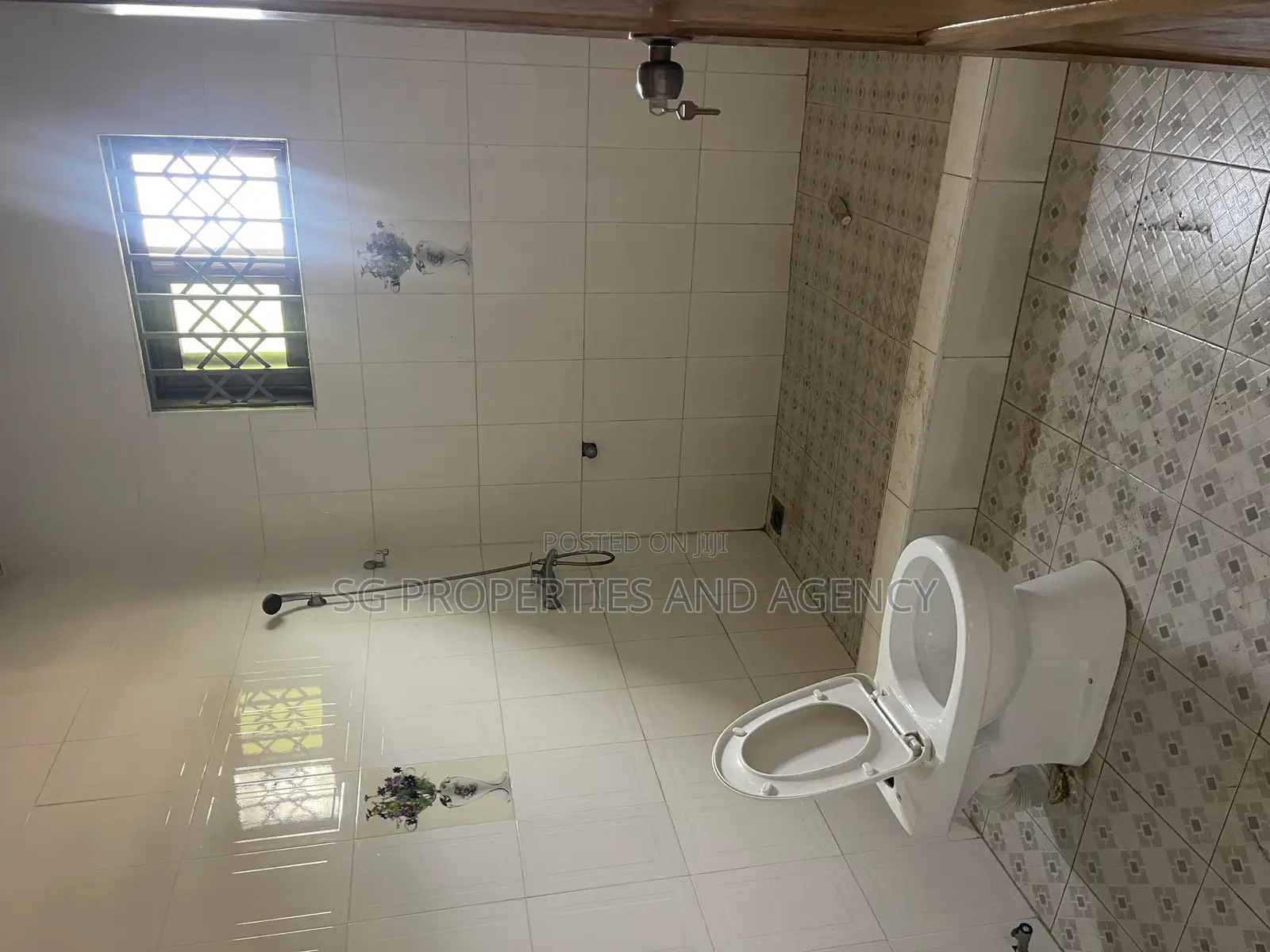 3bdrm Apartment in Lashibi, Spintex for rent
