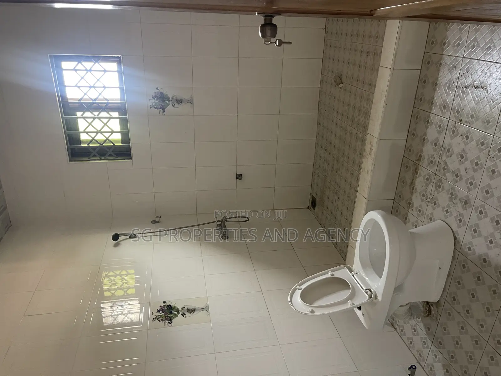 3bdrm Apartment in Lashibi, Spintex for rent