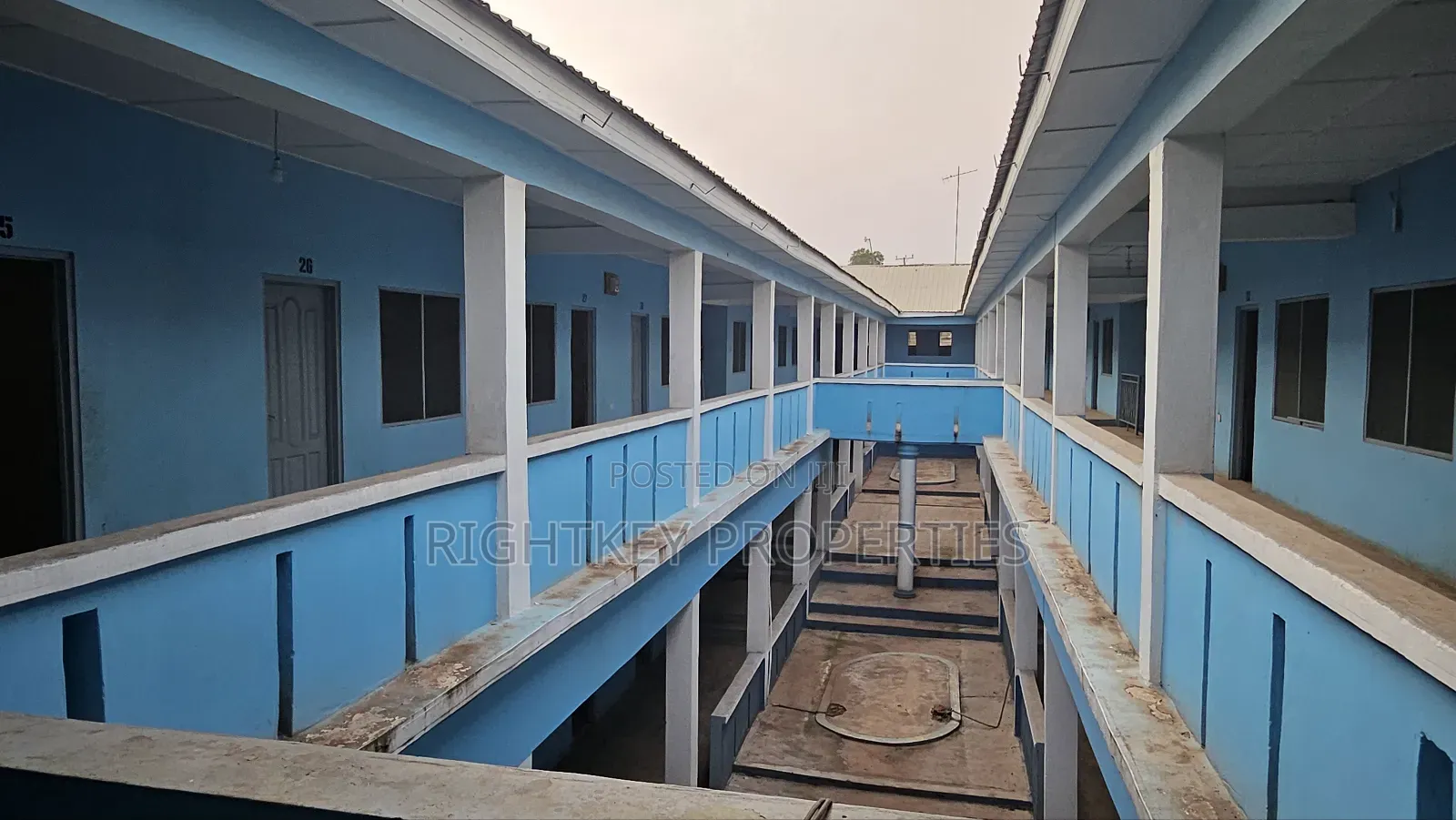 20bdrm House in Rightkey, Mampong Municipal for sale