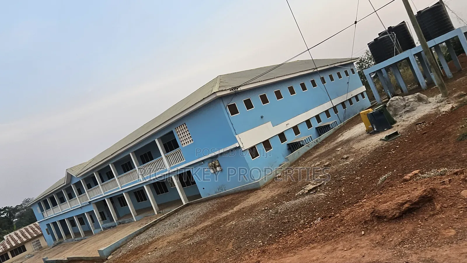 20bdrm House in Rightkey, Mampong Municipal for sale