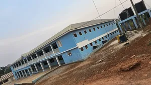 20bdrm House in Rightkey, Mampong Municipal for sale