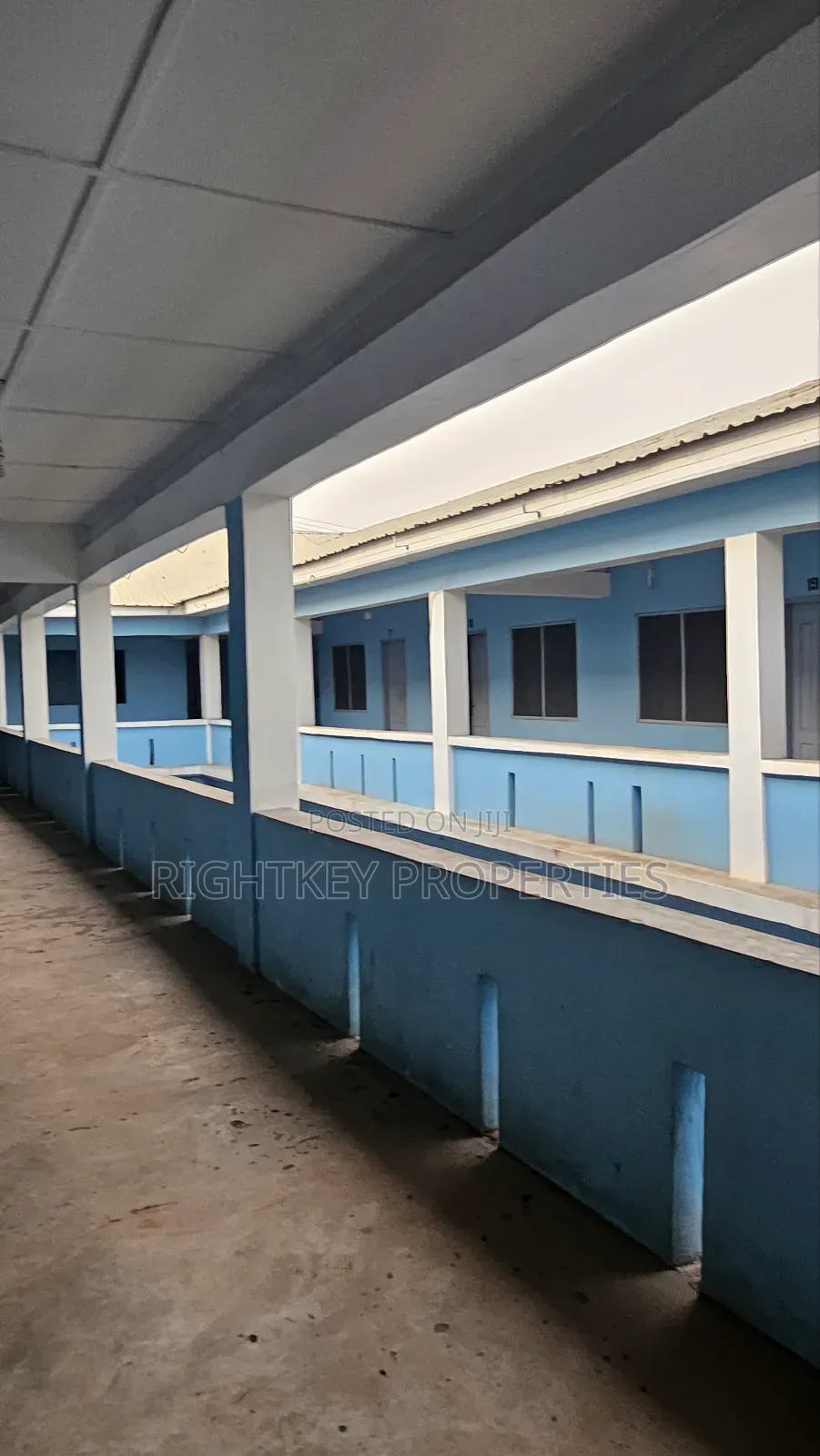 20bdrm House in Rightkey, Mampong Municipal for sale