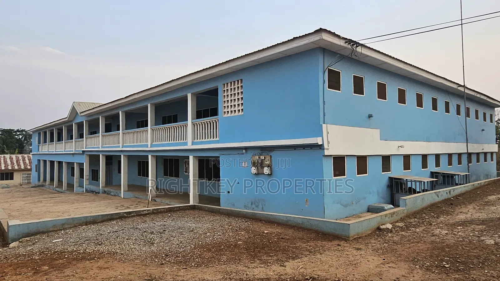 20bdrm House in Rightkey, Mampong Municipal for sale